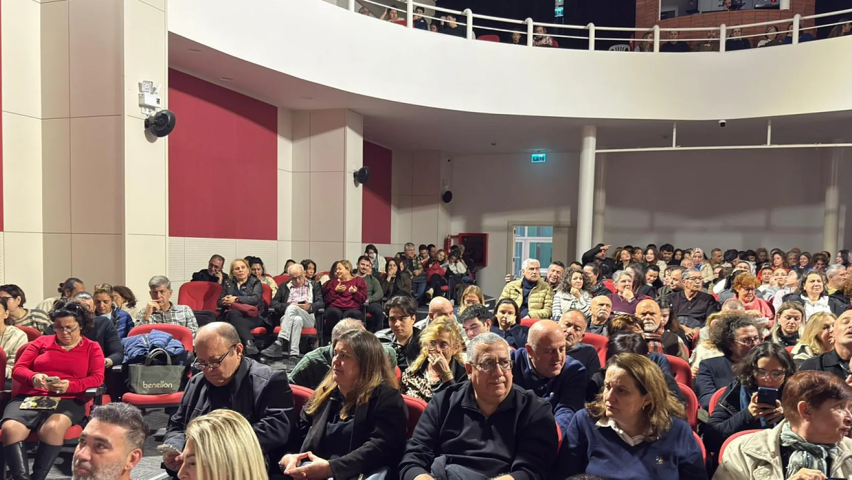 Fethiye'de 'Olaylar Çok Büyük' Tiyatrosu İzleyiciden Tam Not Aldı