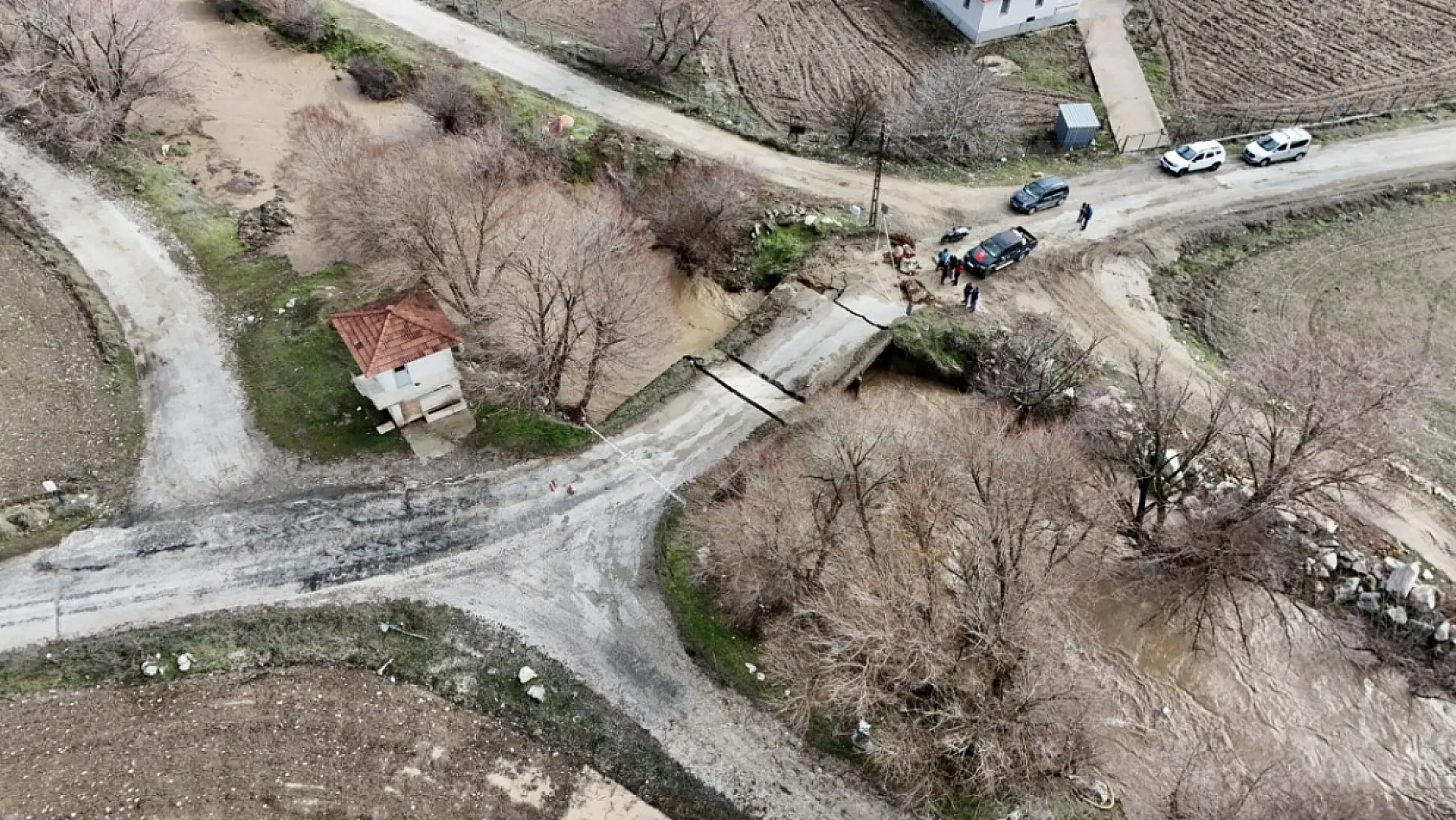 Muğla'da şiddetli yağış nedeniyle köprü çöktü