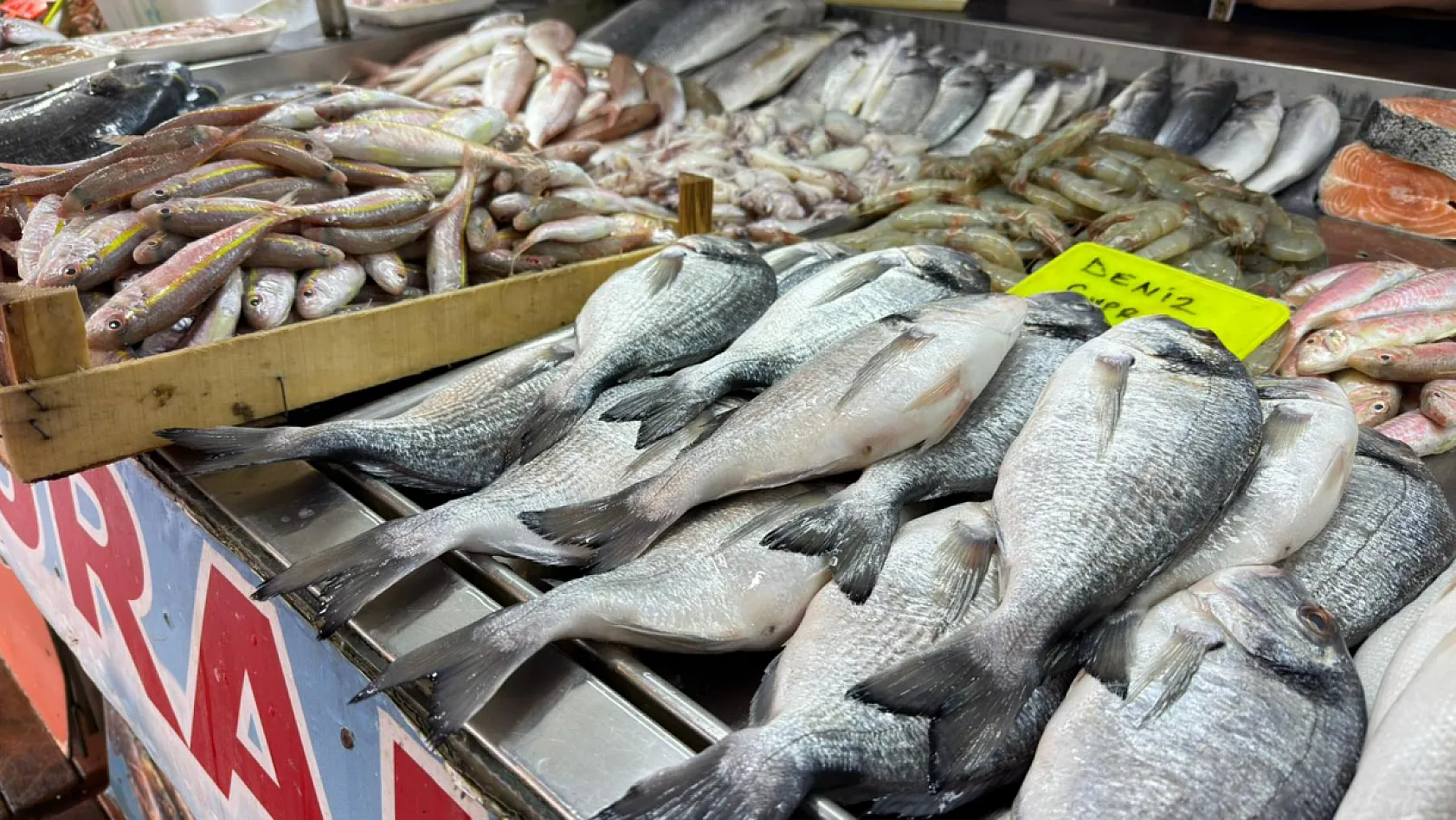 Fethiye Balık Pazarı'nda tezgahlarda fiyatlar değişti!