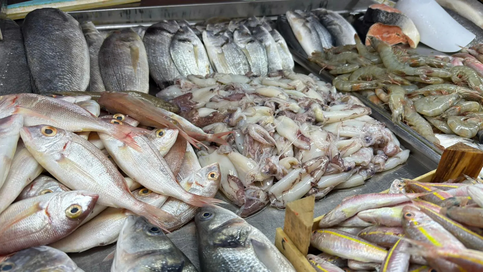 Fethiye Balık Pazarı'nda tezgahlarda fiyatlar değişti!