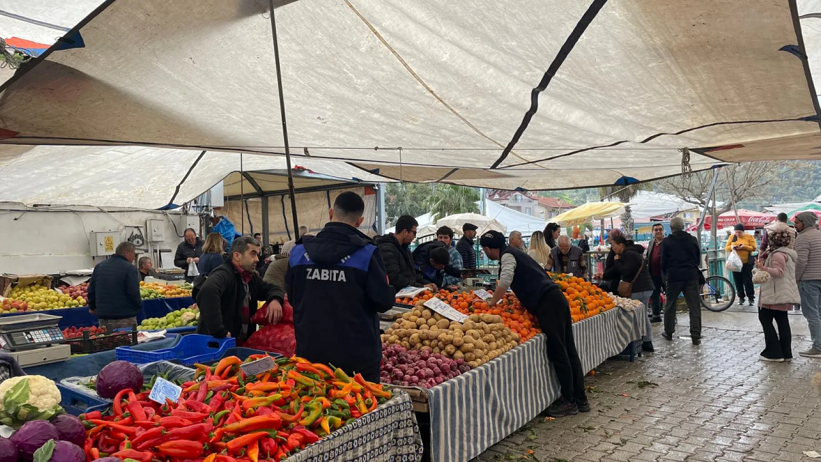 Fethiye Salı Pazarı'nda terazi mühür kontrolü yapıldı