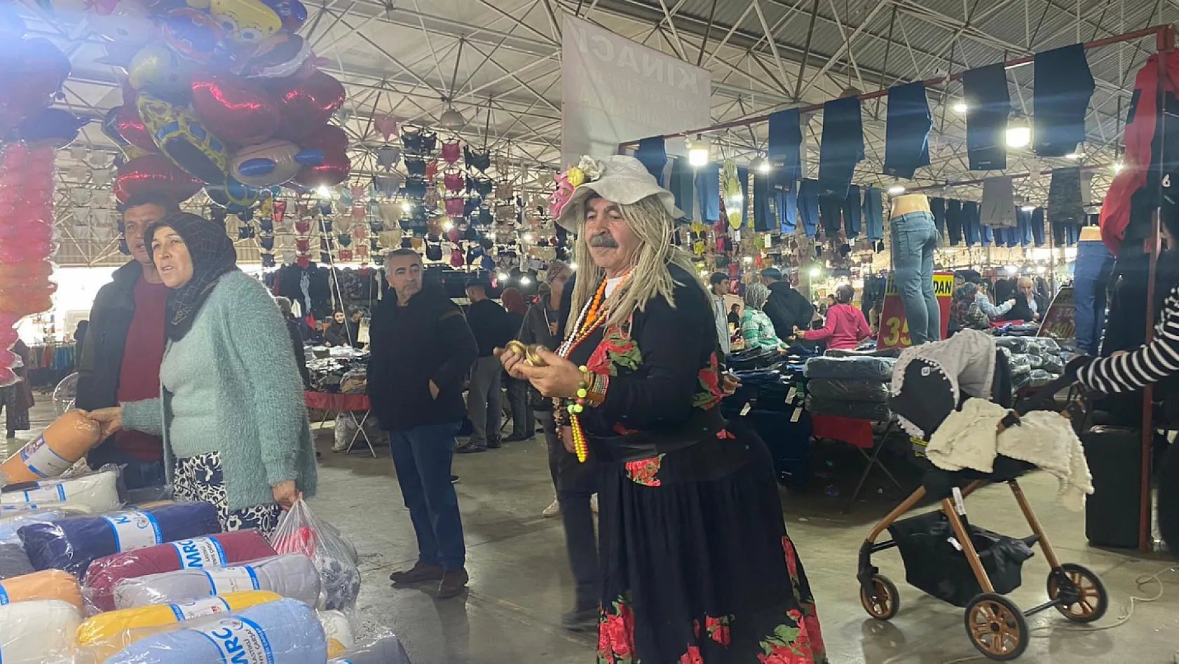 Fethiye Çalıca kapalı pazaryerinde festival hareketliliği sürüyor