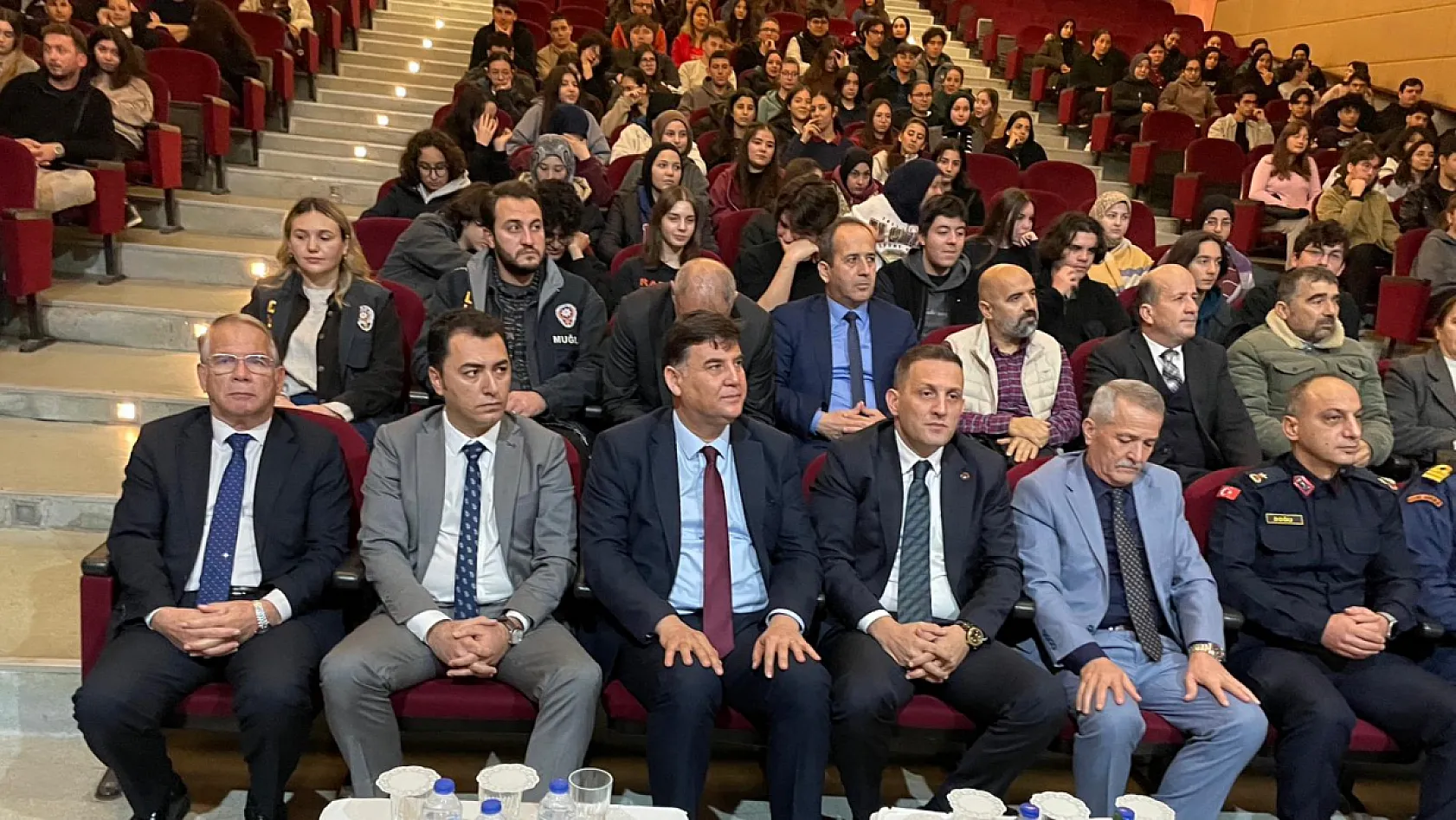 Fethiye'de öğrencilere yönelik 'siber dolandırıcılık' semineri düzenlendi