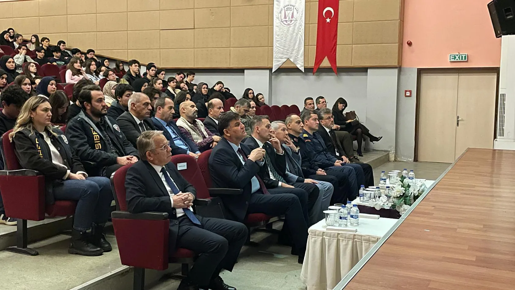 Fethiye'de öğrencilere yönelik 'siber dolandırıcılık' semineri düzenlendi