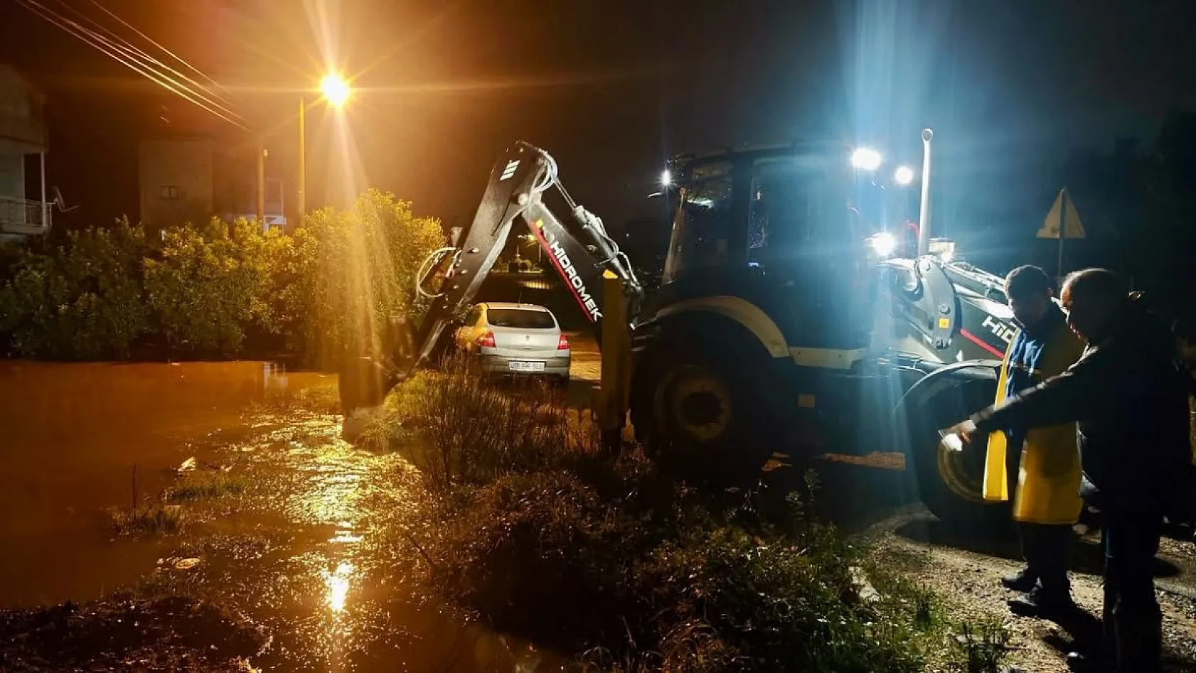 Fethiye'de Sağanak Sonrası Su Baskınları, Belediye Müdahale Etti