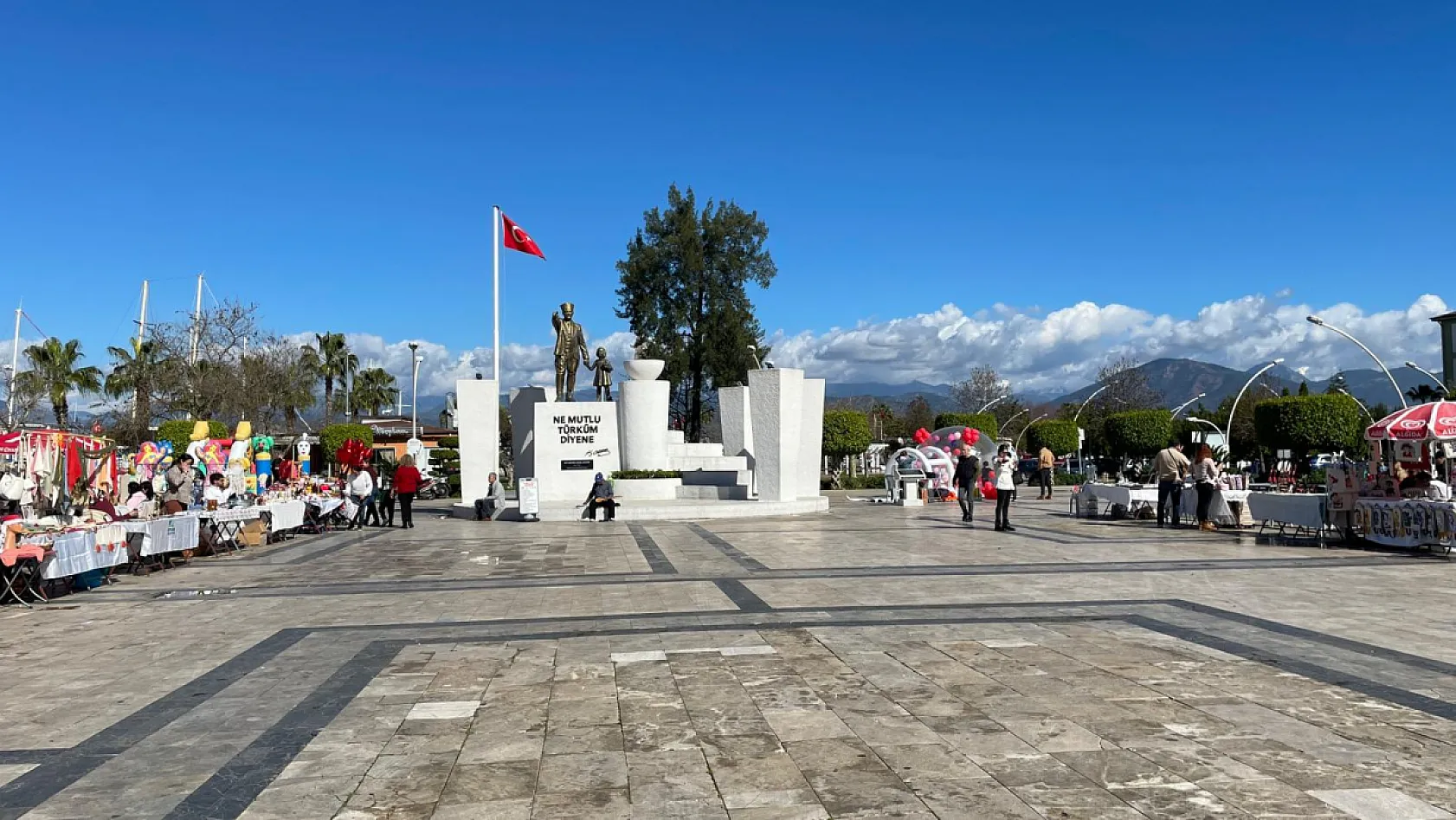 FETAV'dan Beşkaza Meydanı'nda Sevgililer Günü etkinliği