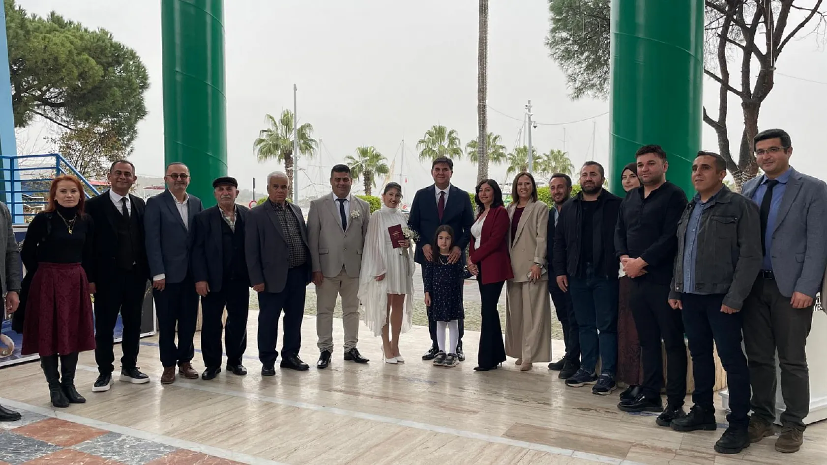 Fethiye'de Öztürk çiftinin mutlu günü: Nikahı Başkan Karaca kıydı