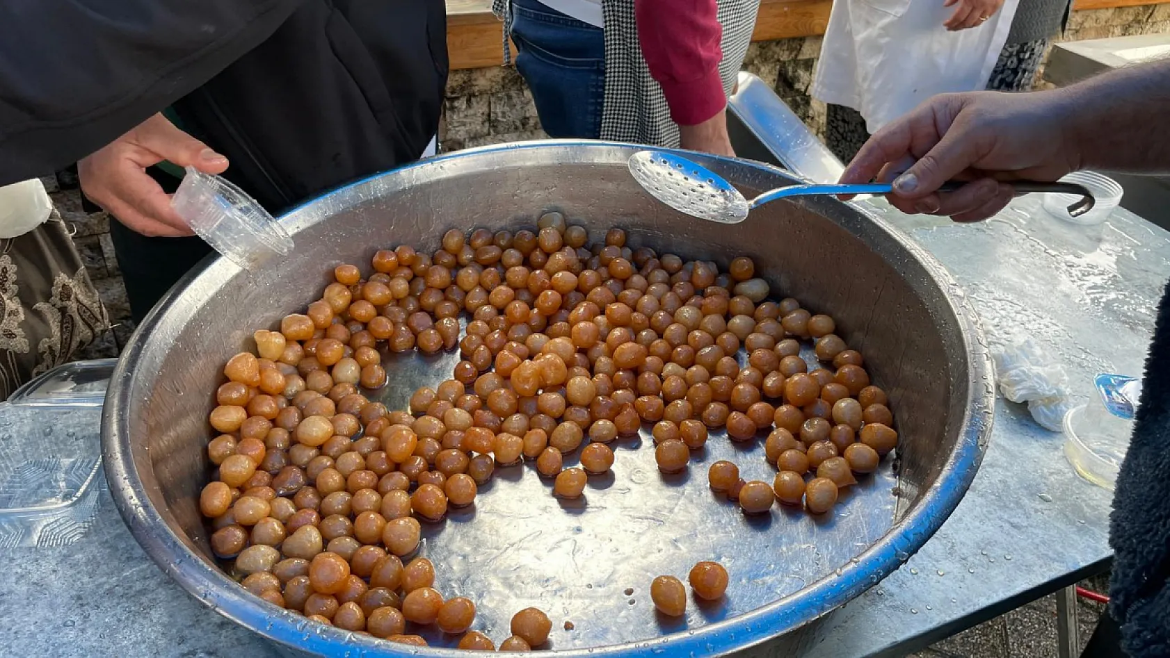 Fethiye'de ahirete göçen sevilenler için lokma geleneği sürüyor