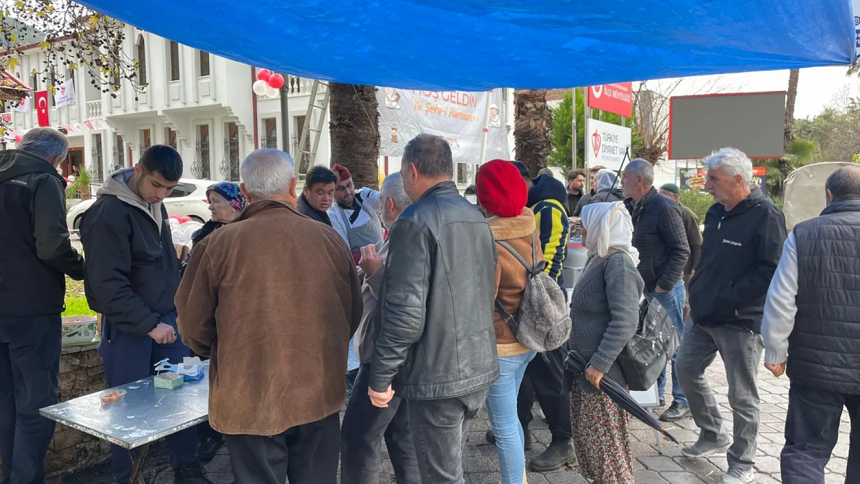 Fethiye'de ahirete göçen sevilenler için lokma geleneği sürüyor