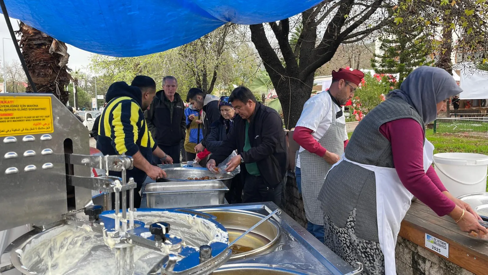 Fethiye'de ahirete göçen sevilenler için lokma geleneği sürüyor