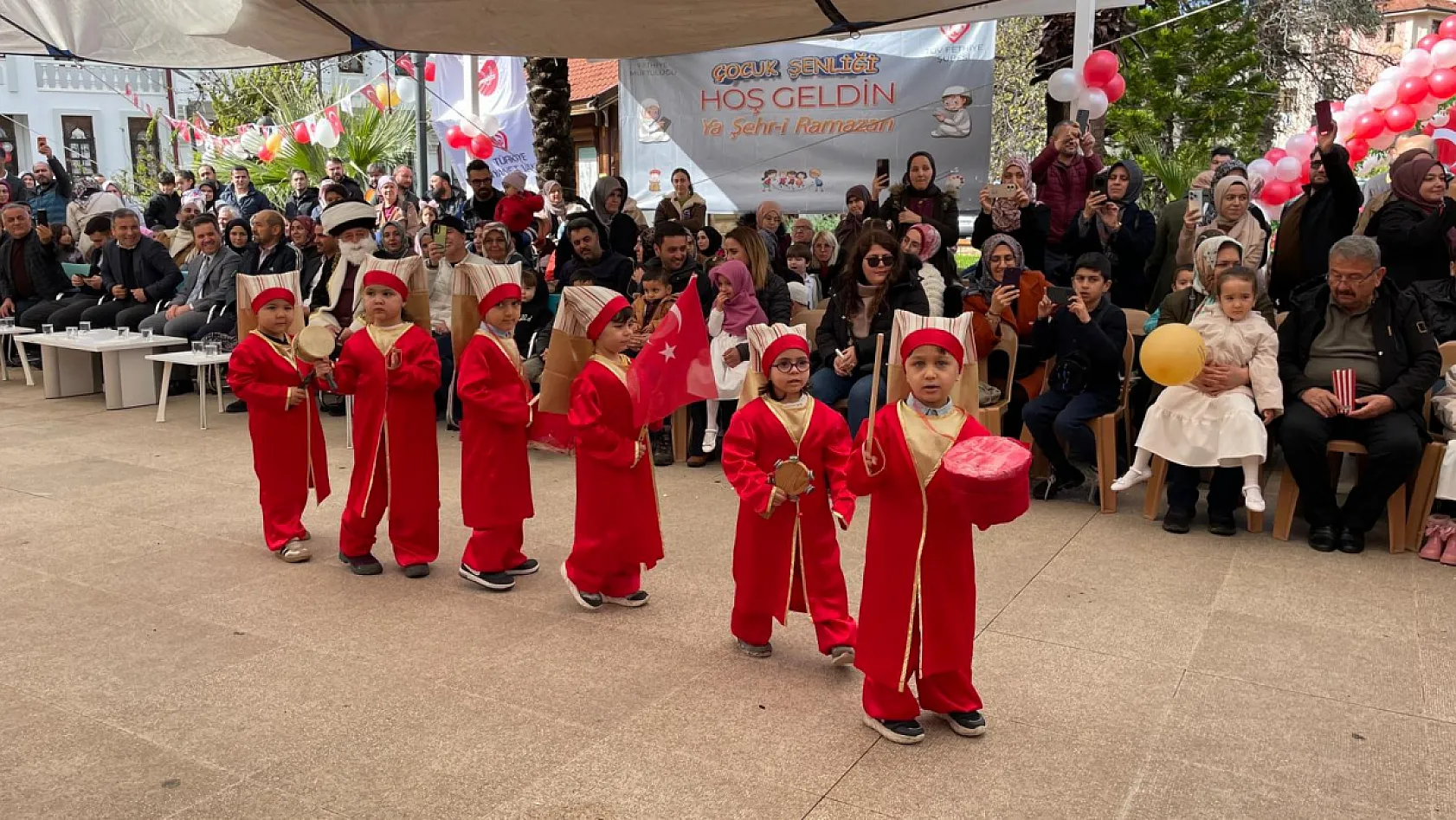 Fethiye'de Ramazan-ı Şerif çocukların neşesiyle karşılandı