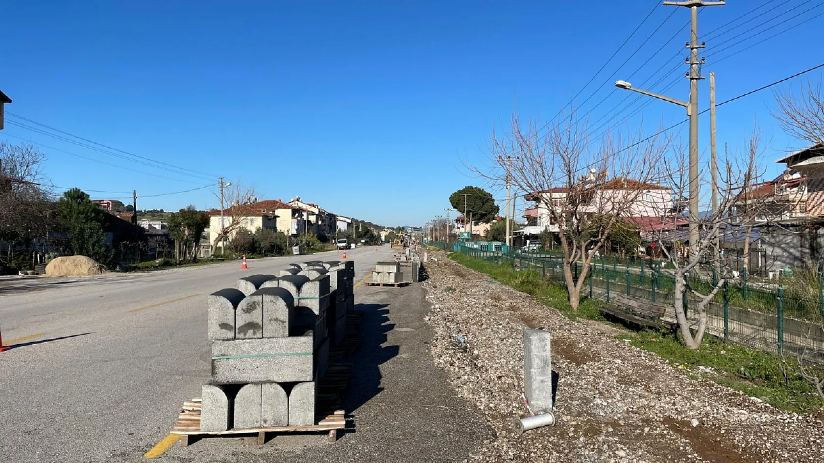 Fethiye'de Karaçulha–Esenköy yolunda çalışma sürüyor: Trafik tek şeritten kontrollü veriliyor