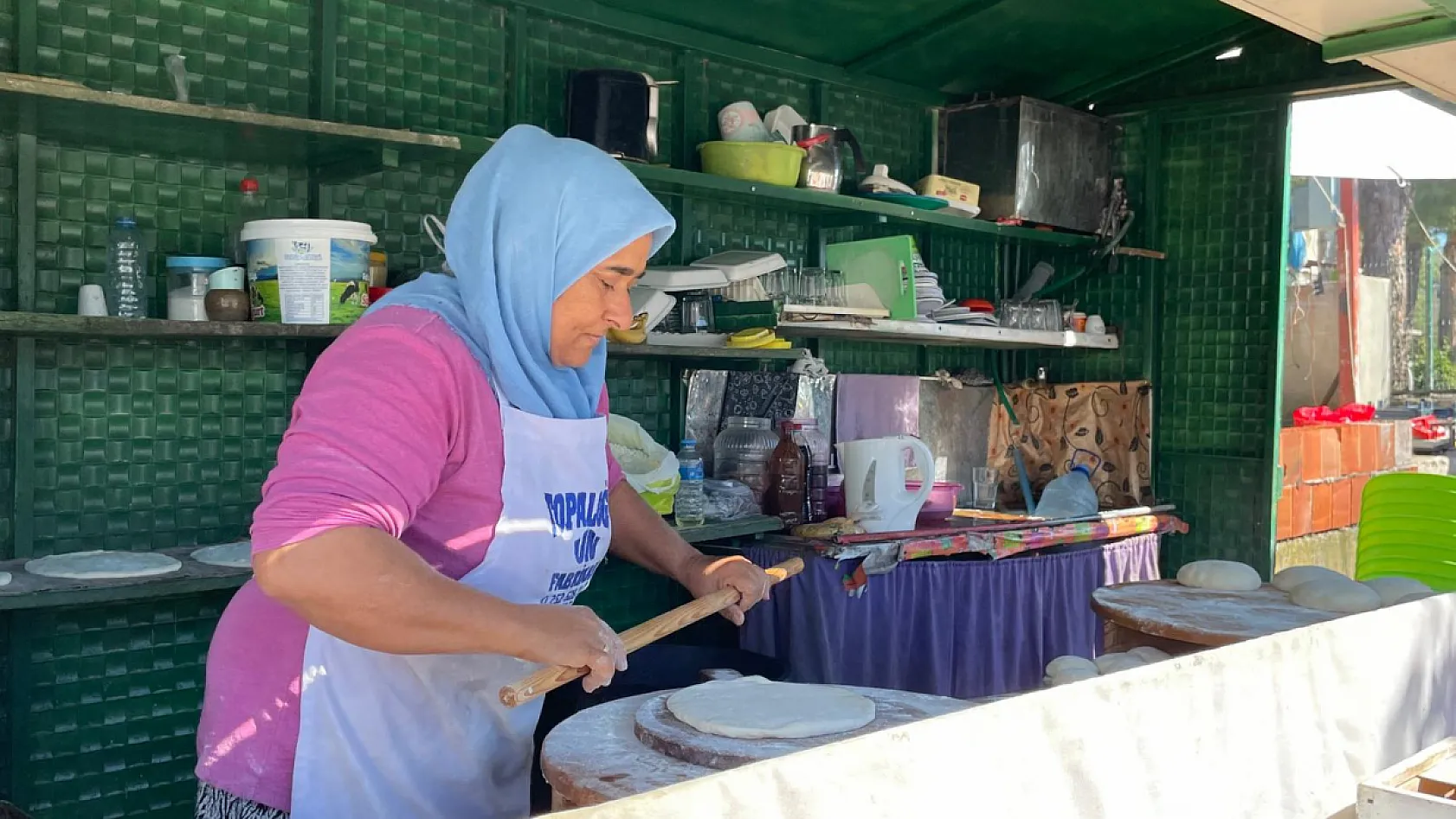 Fethiye'de pazarların güleryüzlü gözlemecisi: Cennet Küçükbabuşçu'nun sofralara uzanan emeği