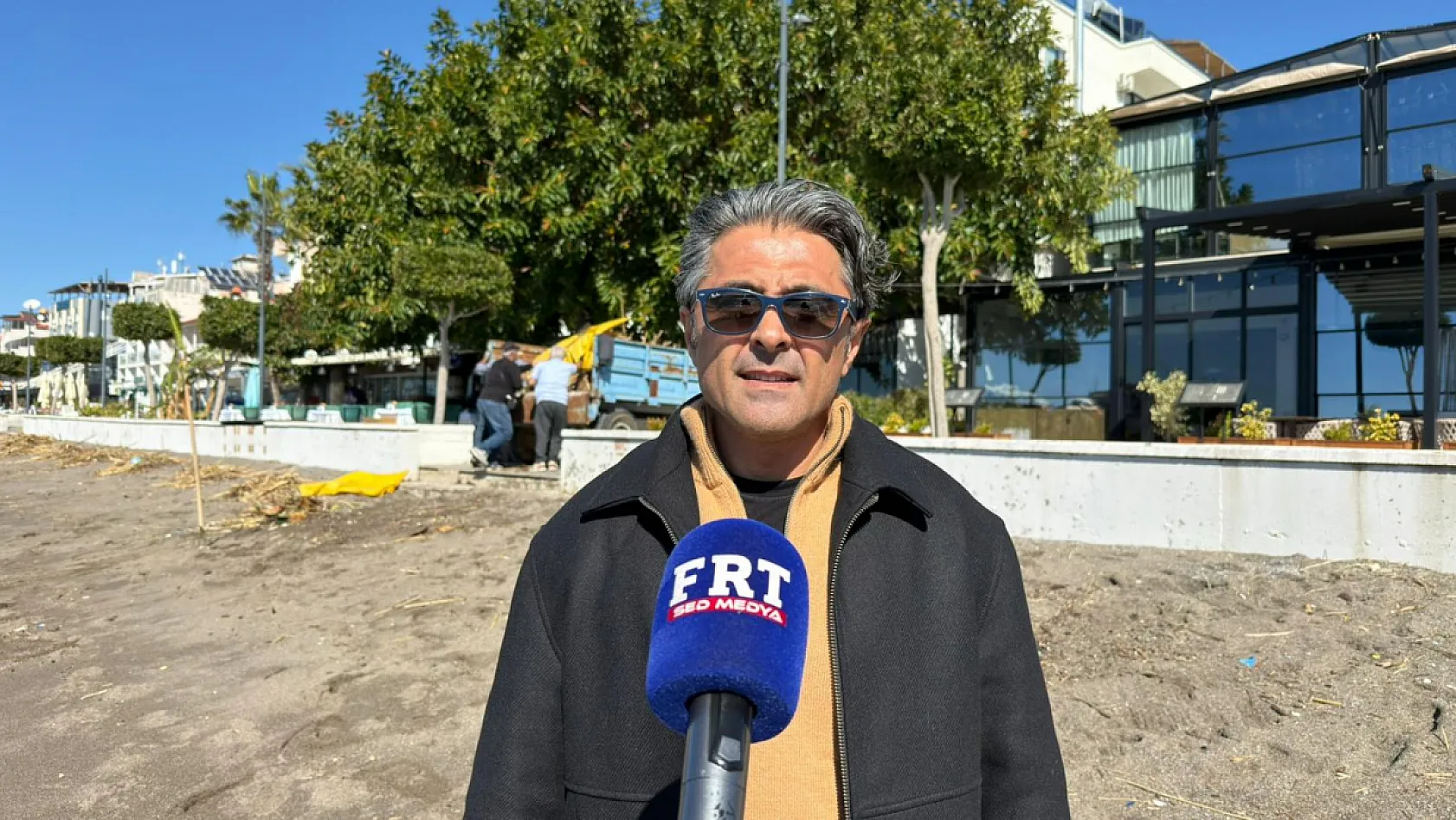 Fethiye'de şiddetli yağışın ardından Çalış Plajı'nda yoğun temizlik çalışması