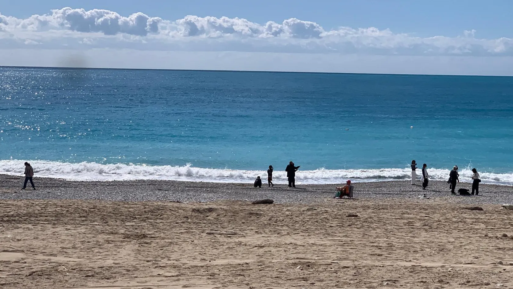 Fethiye Ölüdeniz'de gökyüzü Çinli misafirlerle şenlendi