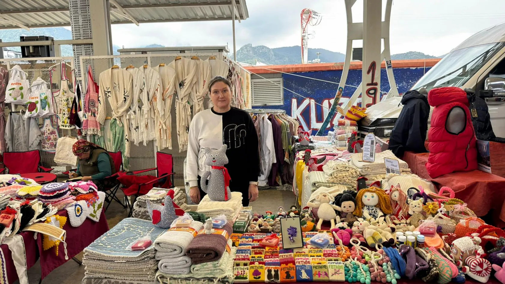 Fethiye Patlangıç Pazarı'nda Sosyal Sorumluluk Tezgahı: El Emeği Ürünlerle Kadınlara Destek