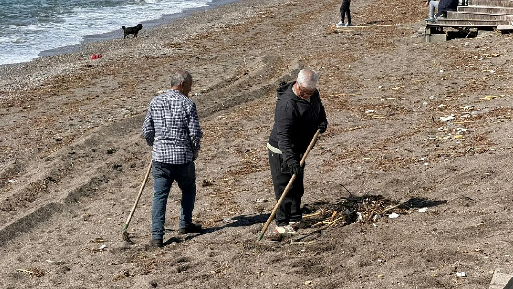 Fethiye'de Çalış Plajı'nda Temizlik Seferberliği Sürüyor