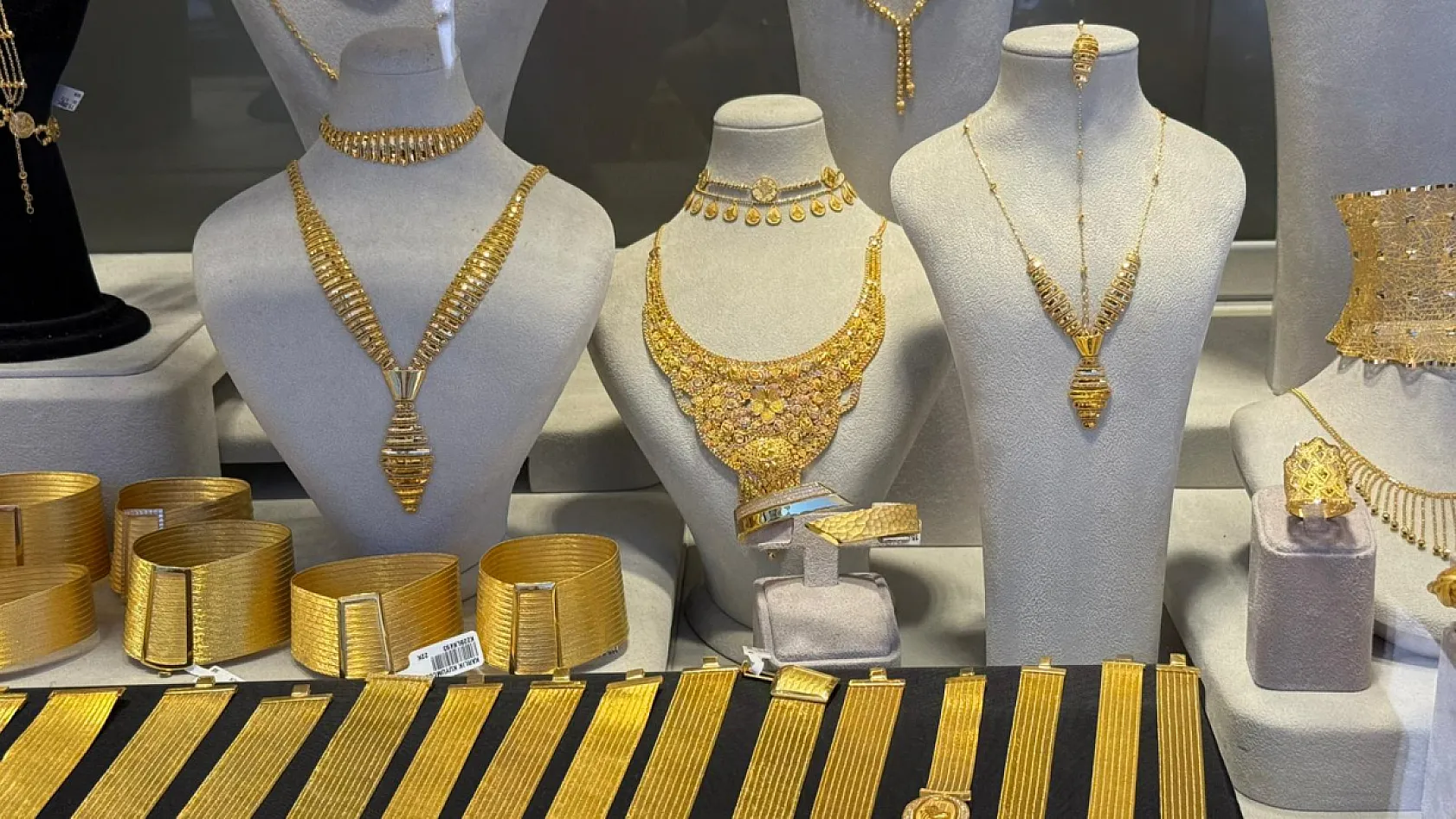 Fethiye'de Karlık Kuyumculuk'tan piyasa yorumu: Altın nereye gider?