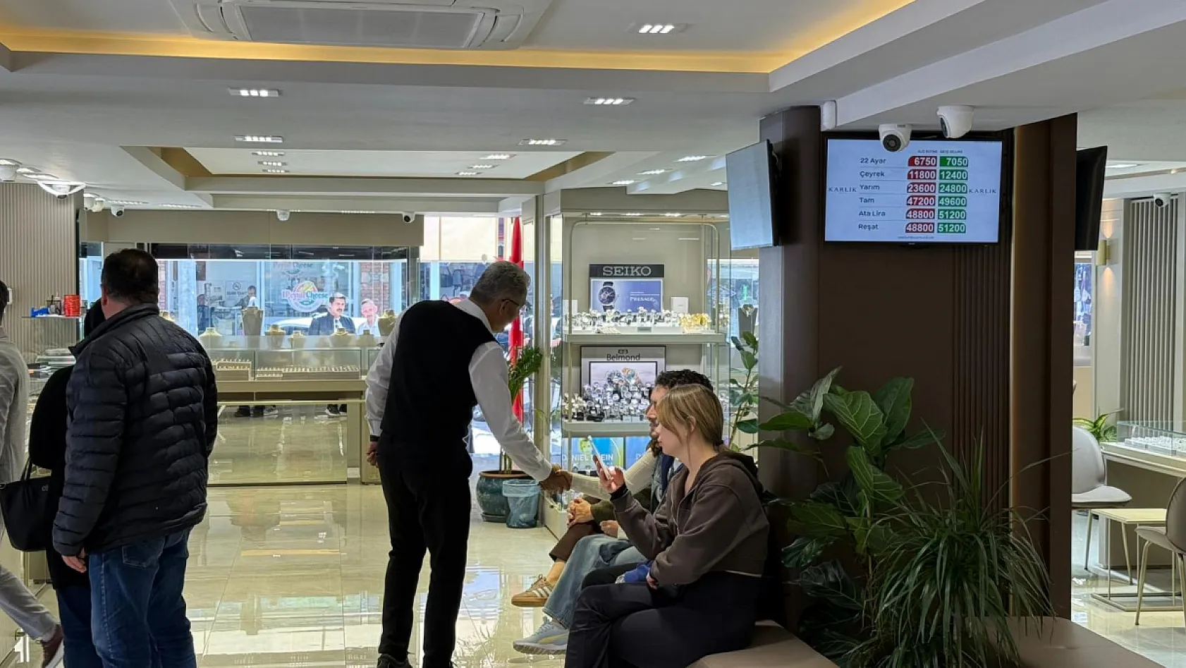 Fethiye'de Karlık Kuyumculuk'tan piyasa yorumu: Altın nereye gider?