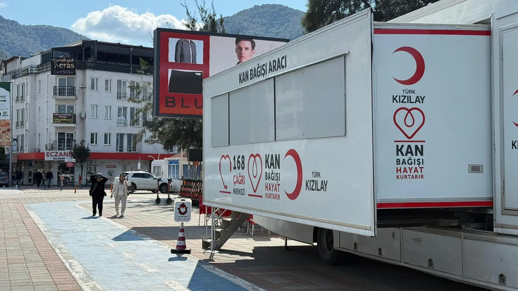Fethiye'de Türk Kızılayı Mobil Kan Bağış Tırı Vatandaşların Hizmetinde