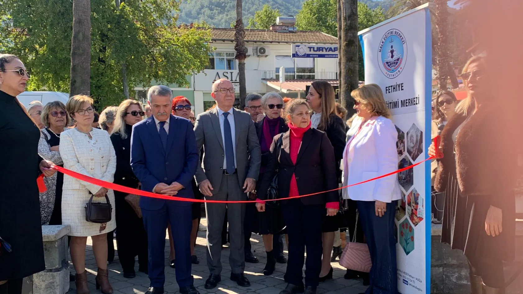 Kadınlar Günü'nde sanat konuştu: Fethiye'de anlamlı sergi