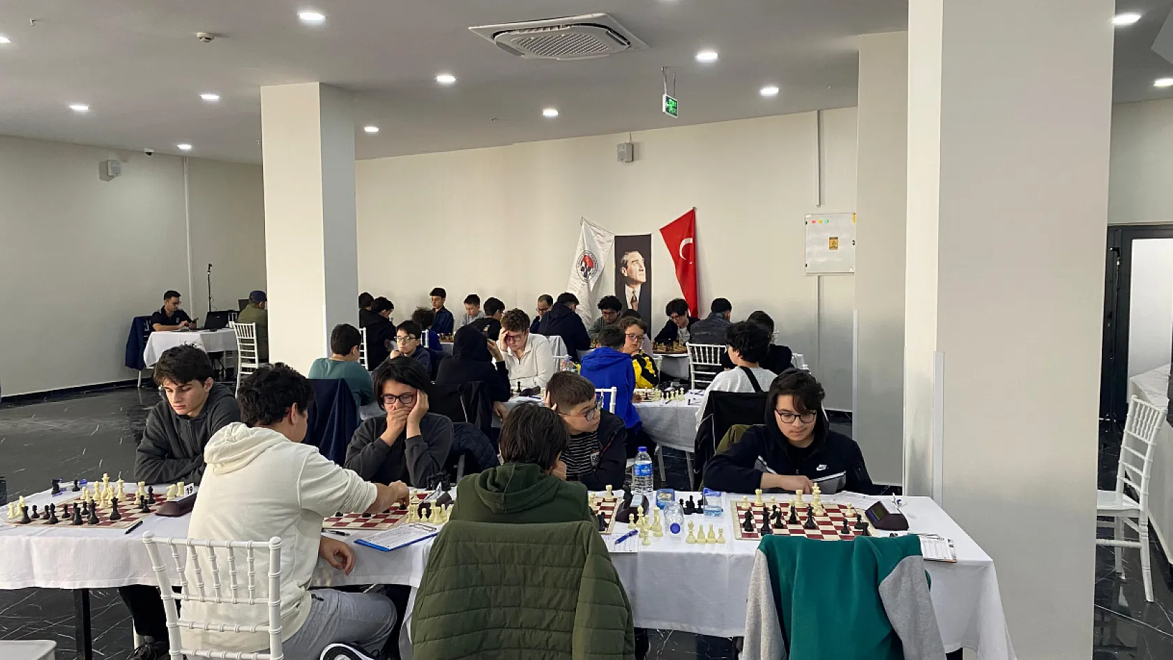 Fethiye'de 18 Mart Çanakkale Zaferi Satranç Turnuvası başladı: 248 sporcu mücadele ediyor