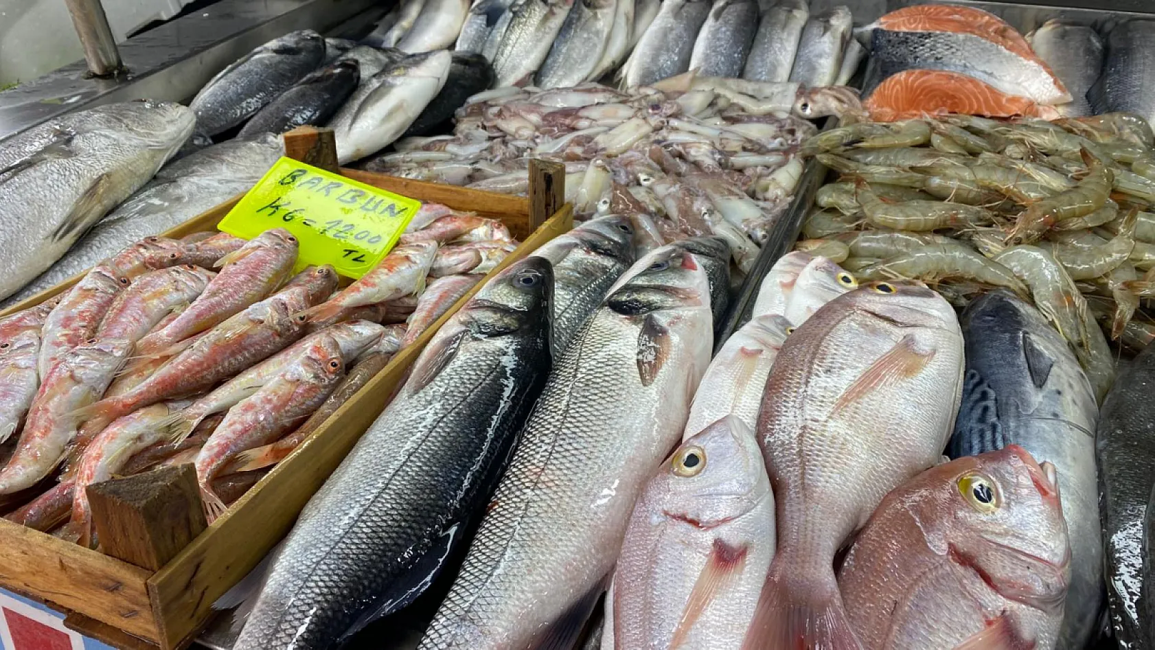 Fethiye Balık Pazarı Tezgahlarında Bayram Öncesi Hareketlilik