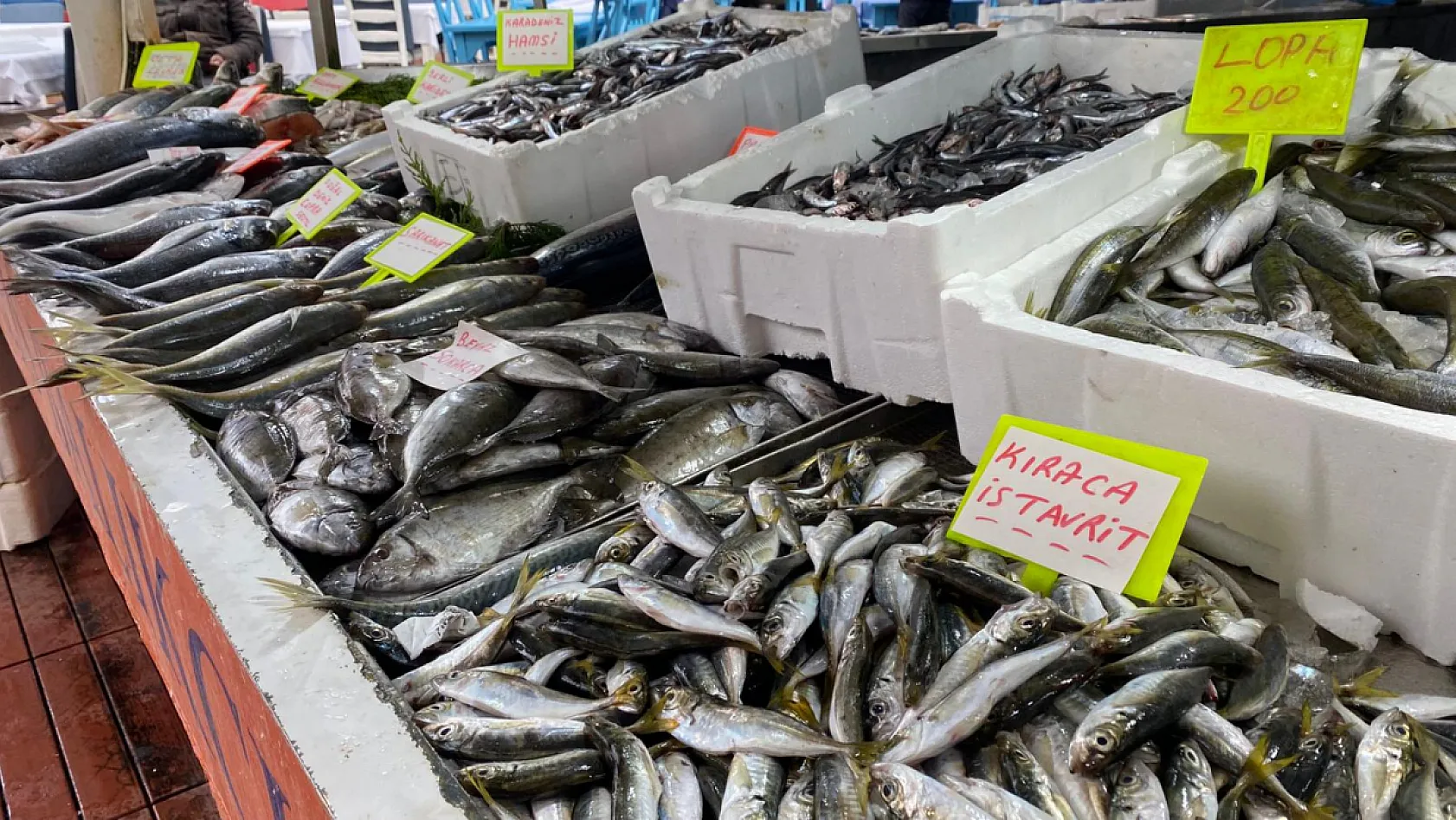 Fethiye Balık Pazarı Tezgahlarında Bayram Öncesi Hareketlilik