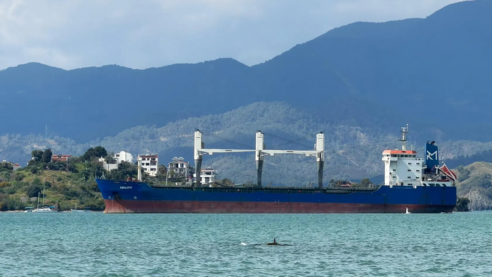 Dev Yük Gemisi Fethiye Körfezi'nde Demirledi
