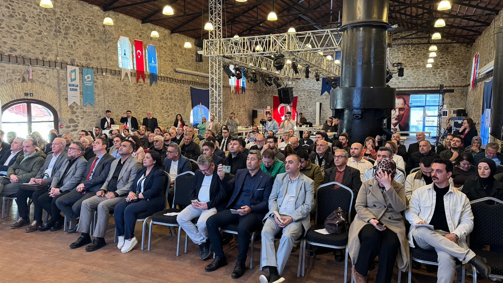Resmi İlan Mevzuatı Eğitimi İzmir'de gerçekleşti: SED Medya Yönetimi de katıldı