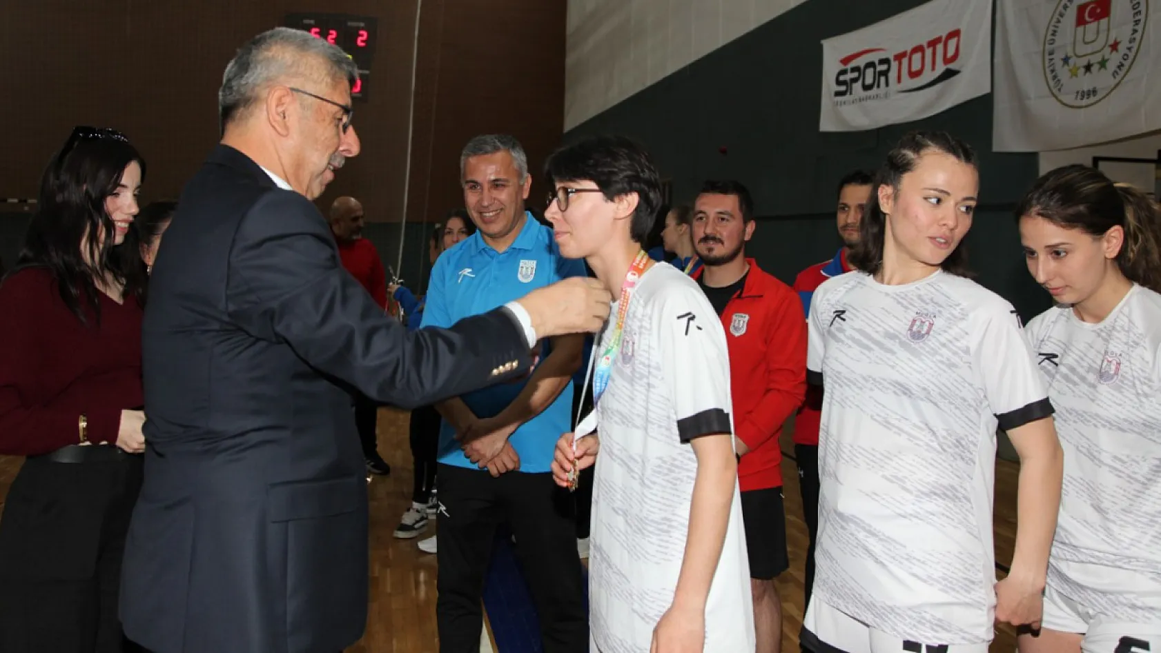 MSKÜ Kadın Futsal Takımı Şampiyon Oldu, Süper Lig'e Yükseldi