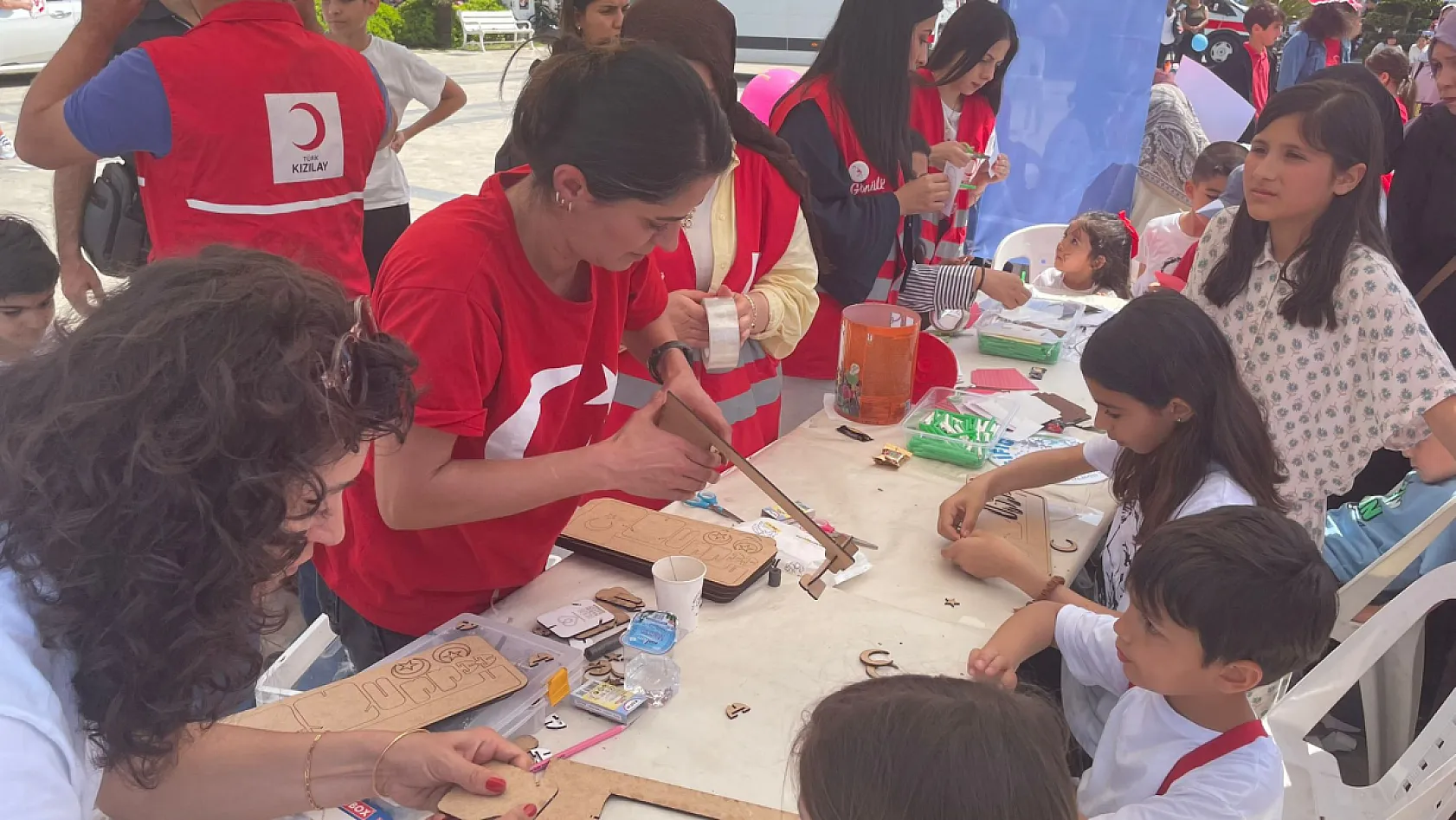 Beşkaza Meydanı'nda Çocuklar Hem Eğlendi Hem Öğrendi