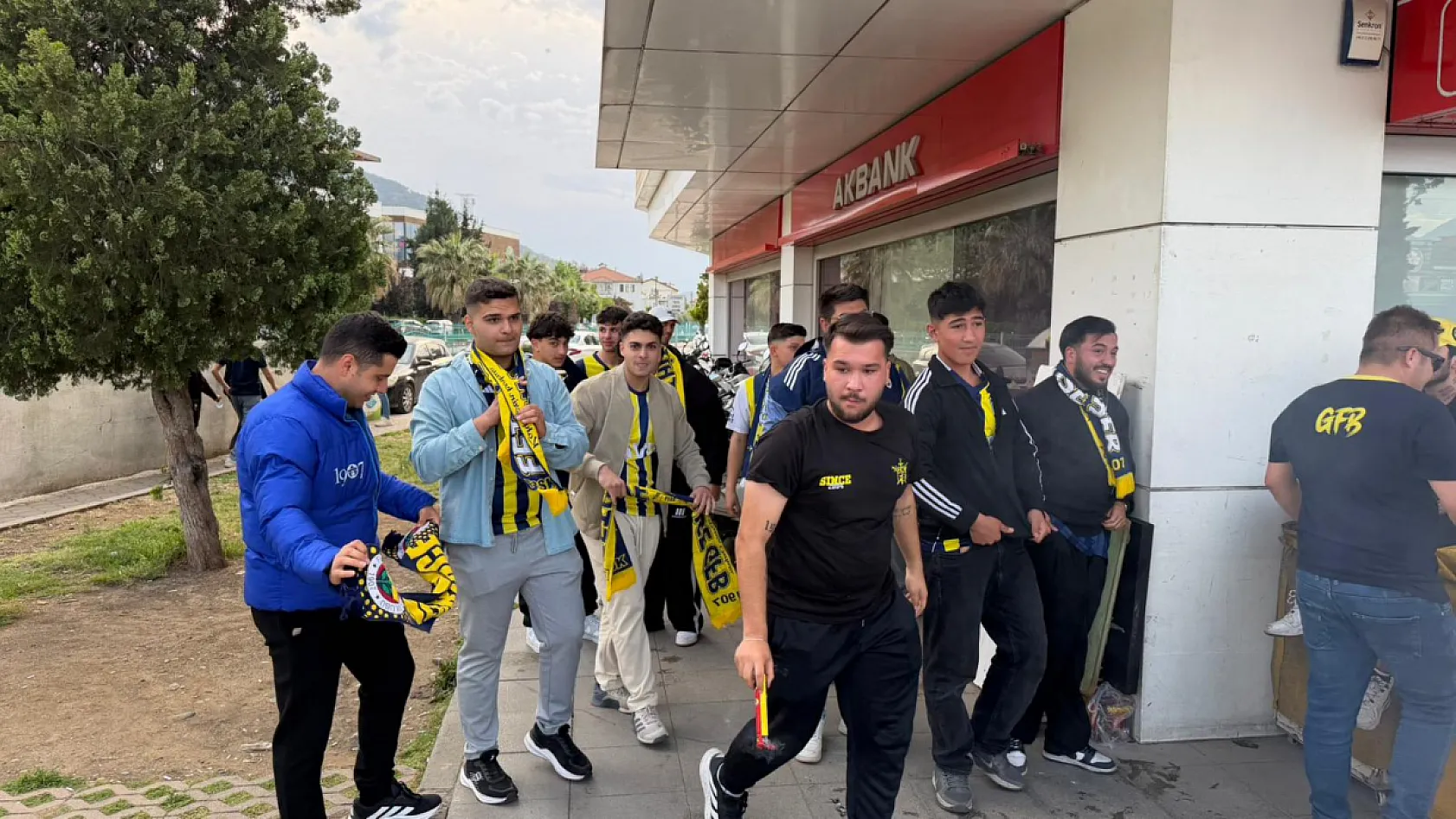 Fethiye'de Fenerbahçeli Taraftarlar Derbi Öncesi Bir Araya Geldi