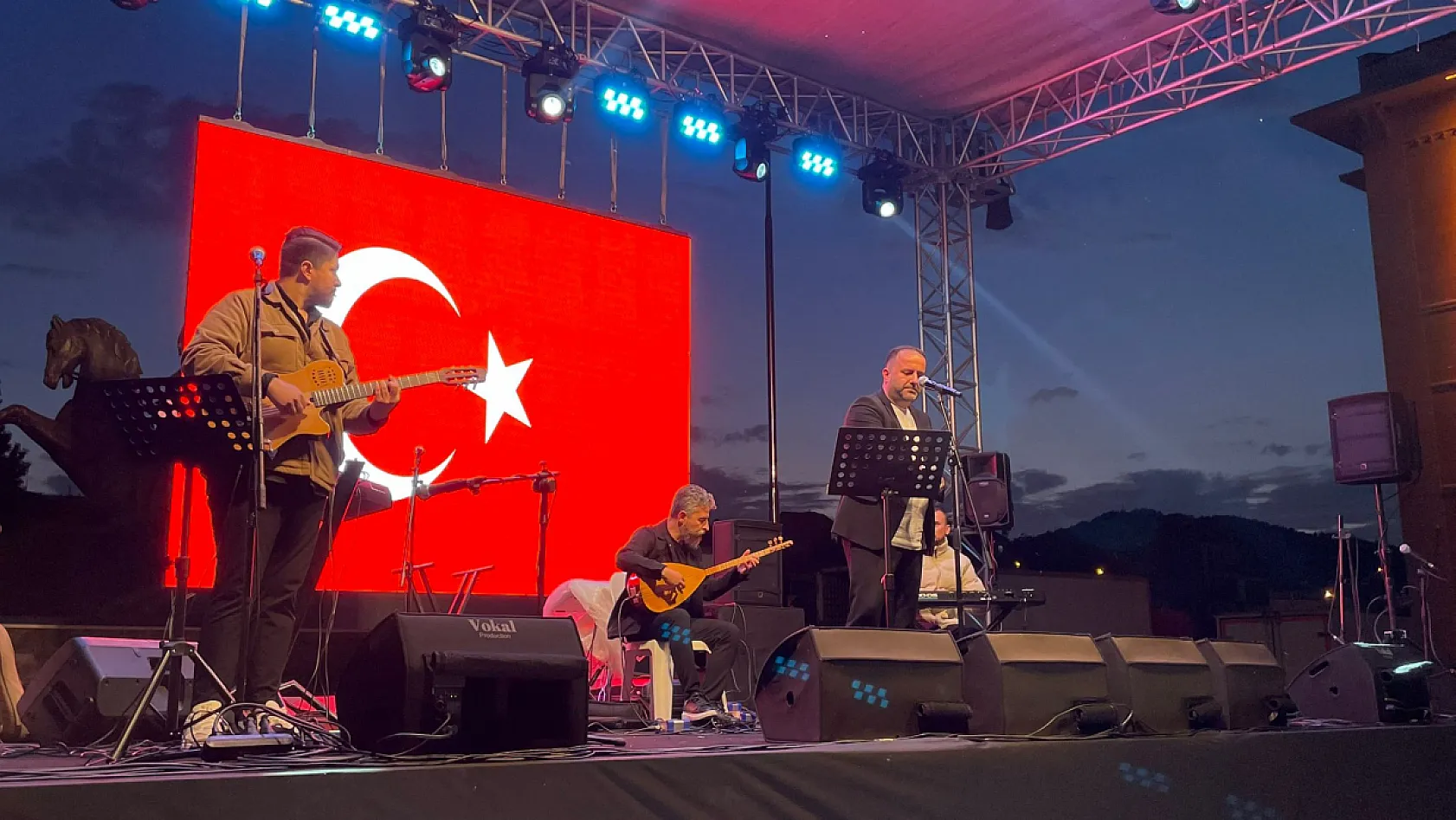 Ozan Manas Seydikemer'de 3 Mayıs Etkinliğinde Sahne Aldı