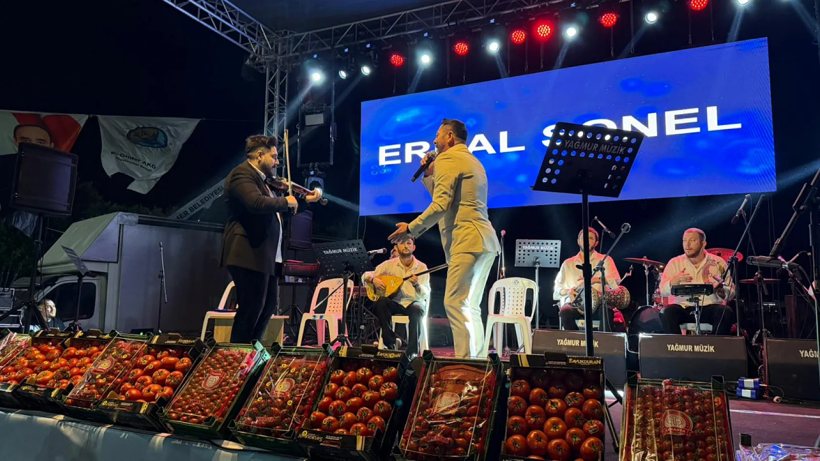 Seydikemer'de Kumluova Domates Festivali, konserlerle taçlandı