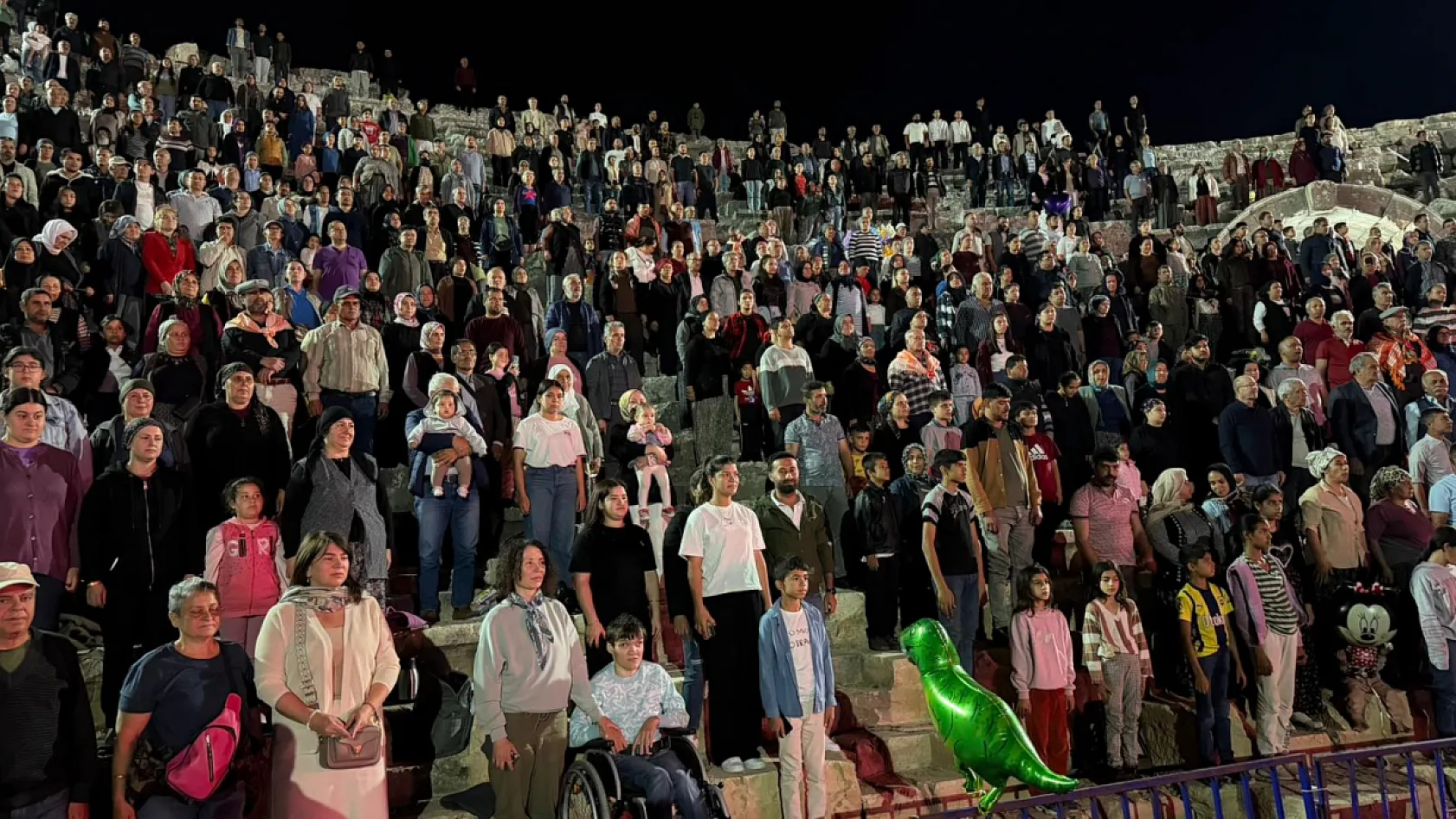 Seydikemer'de Kumluova Domates Festivali, konserlerle taçlandı