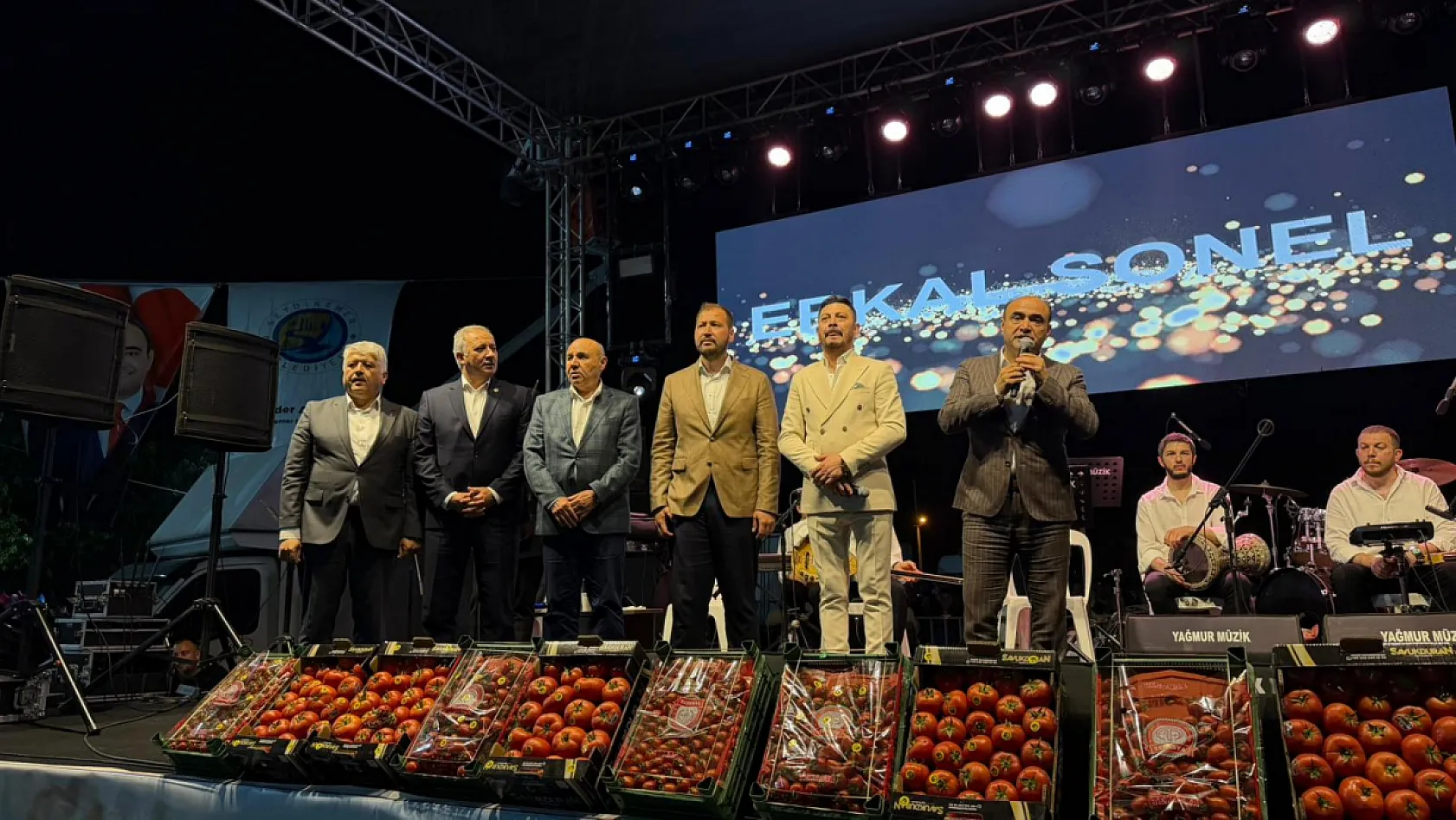 Seydikemer'de Kumluova Domates Festivali, konserlerle taçlandı