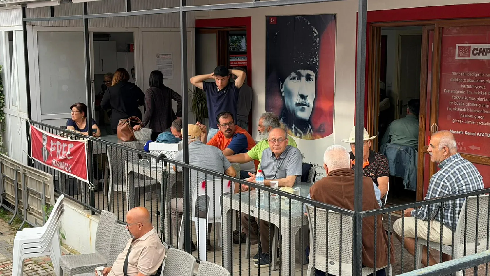 Fethiye'de CHP'liler İlçe Binasında Toplandı