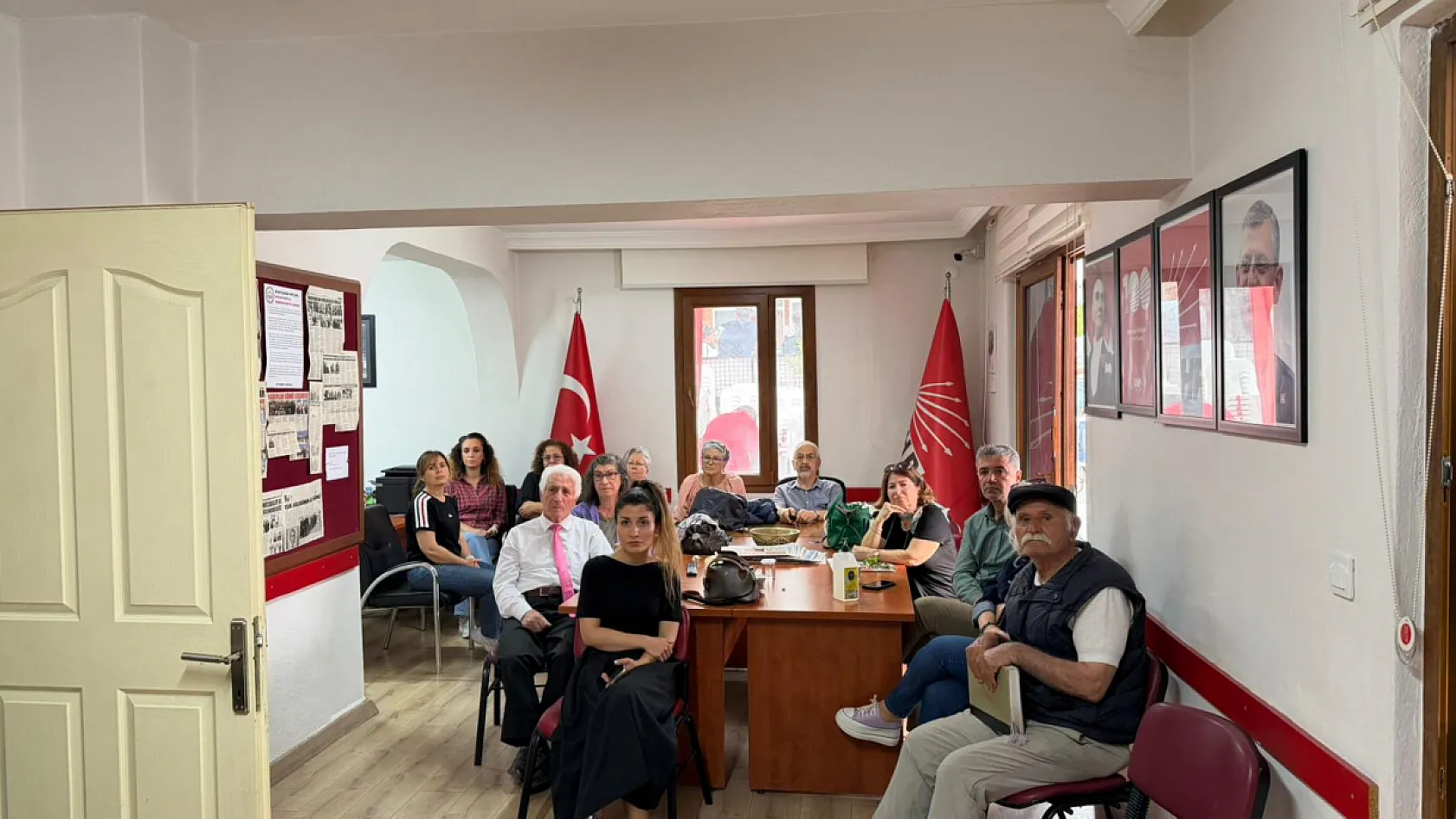 Fethiye'de CHP'liler İlçe Binasında Toplandı