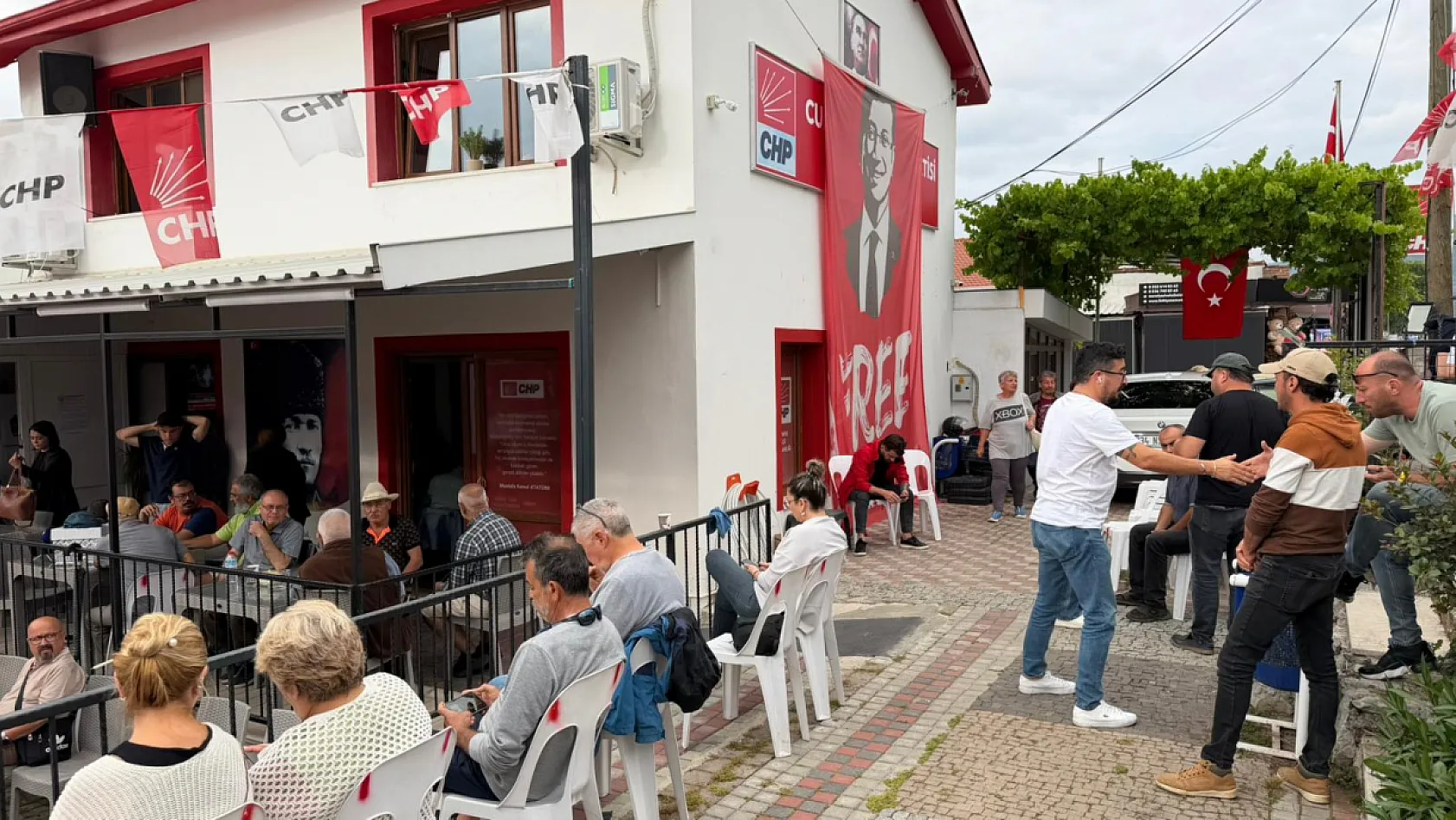 Fethiye'de CHP'liler İlçe Binasında Toplandı