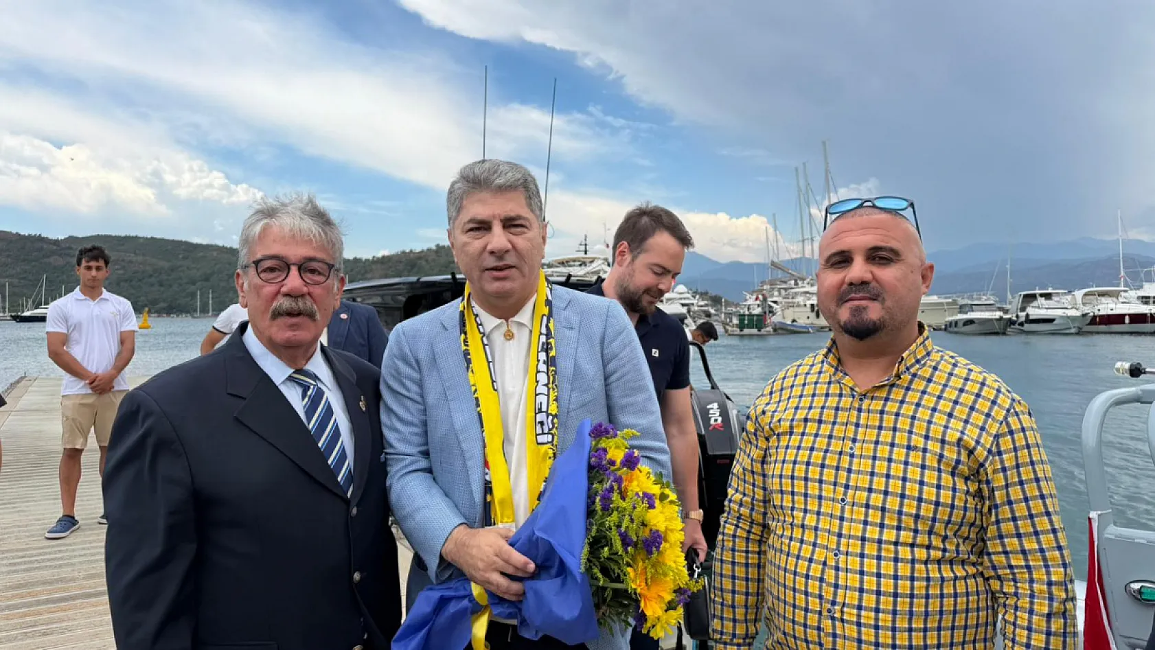 Fenerbahçe Başkan Adayı Hakan Safi, Fethiye'de Coşkuyla Karşılandı