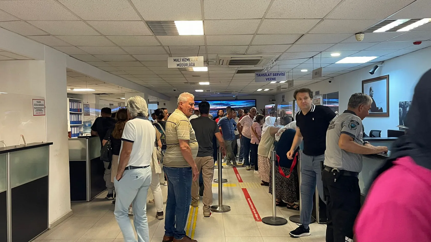 Bugün Son Gün! Fethiye Belediyesi'nde Emlak Vergisi Yoğunluğu