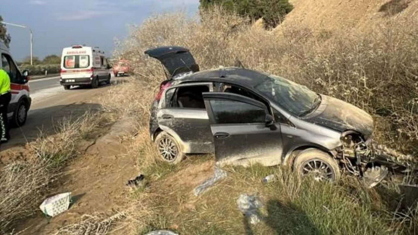 Kontrolden çıkan otomobil, yol kenarına savruldu: 3 yaralı