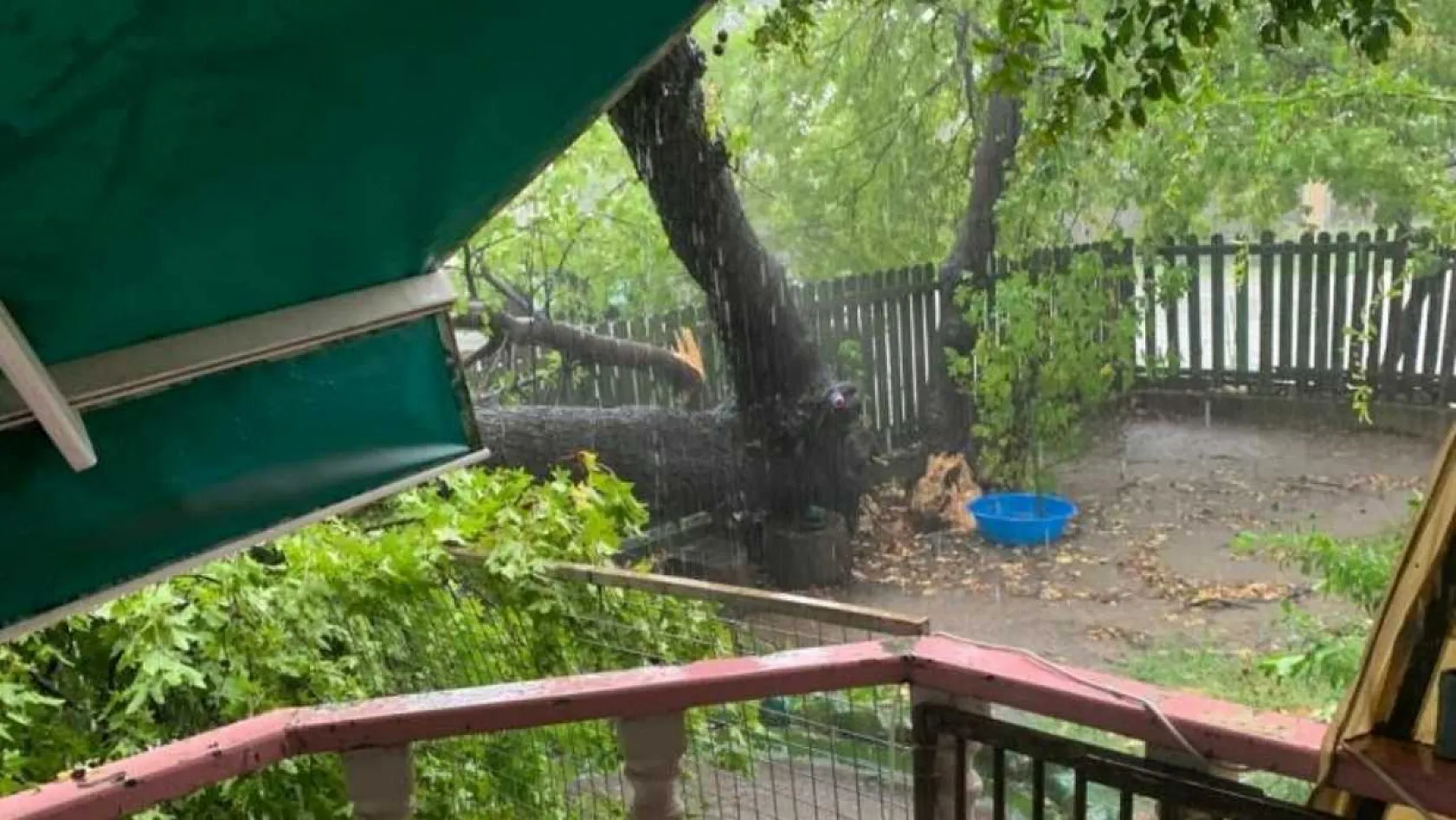 Köyceğiz'de fırtına ve sağanak yağış etkili oldu