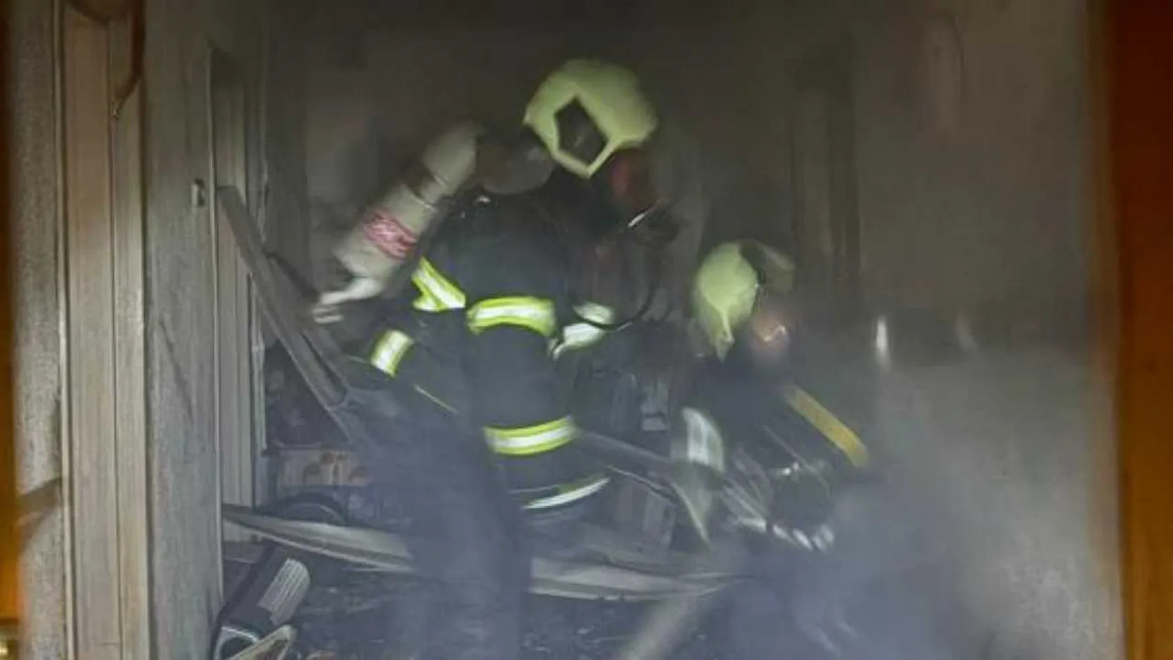 Gece Saatlerinde Çıkan Yangın Evi Kullanılamaz Hale Getirdi