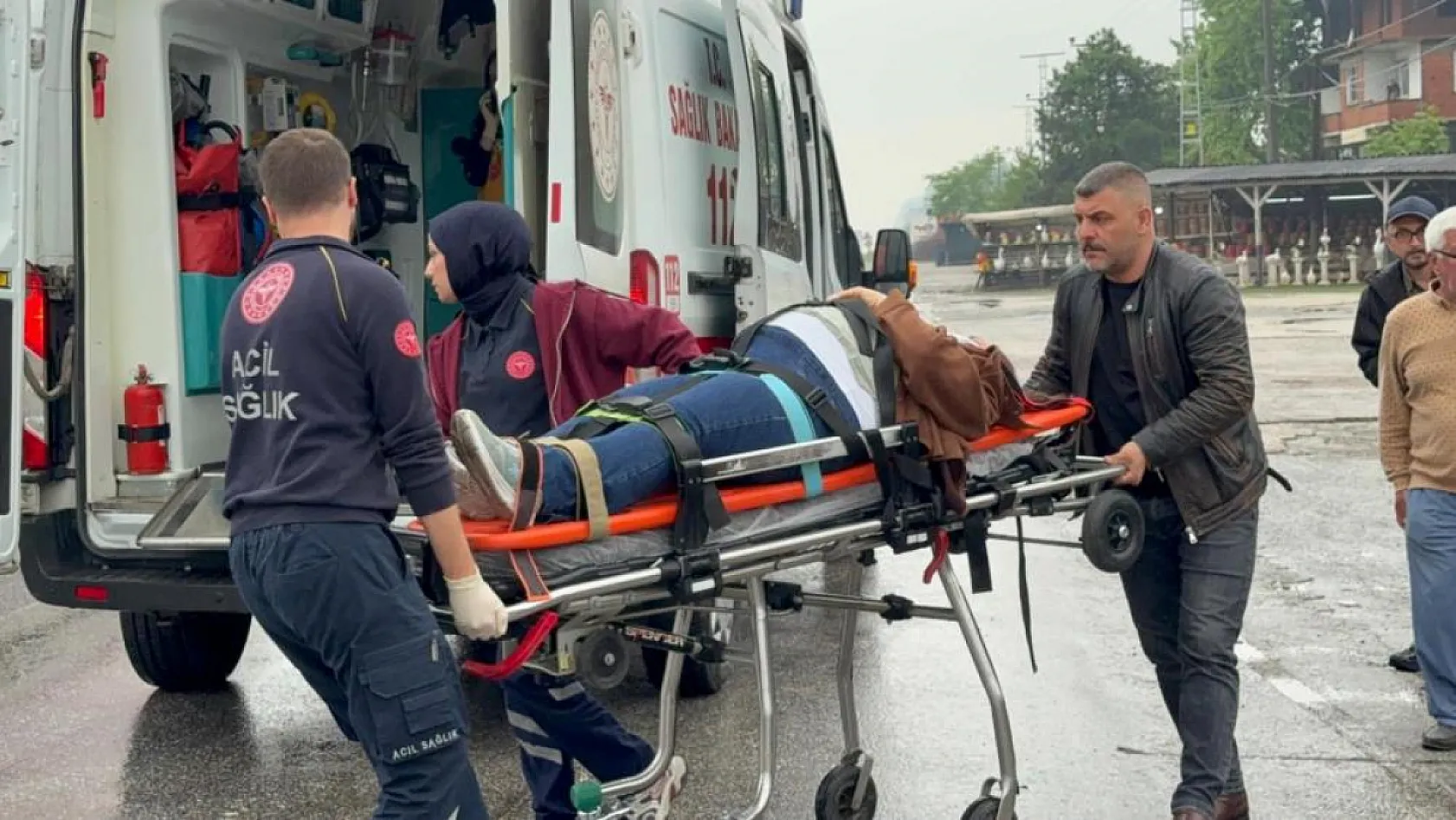 Yangın ihbarına giden itfaiye aracı zincirleme kazaya karıştı: 4 yaralı