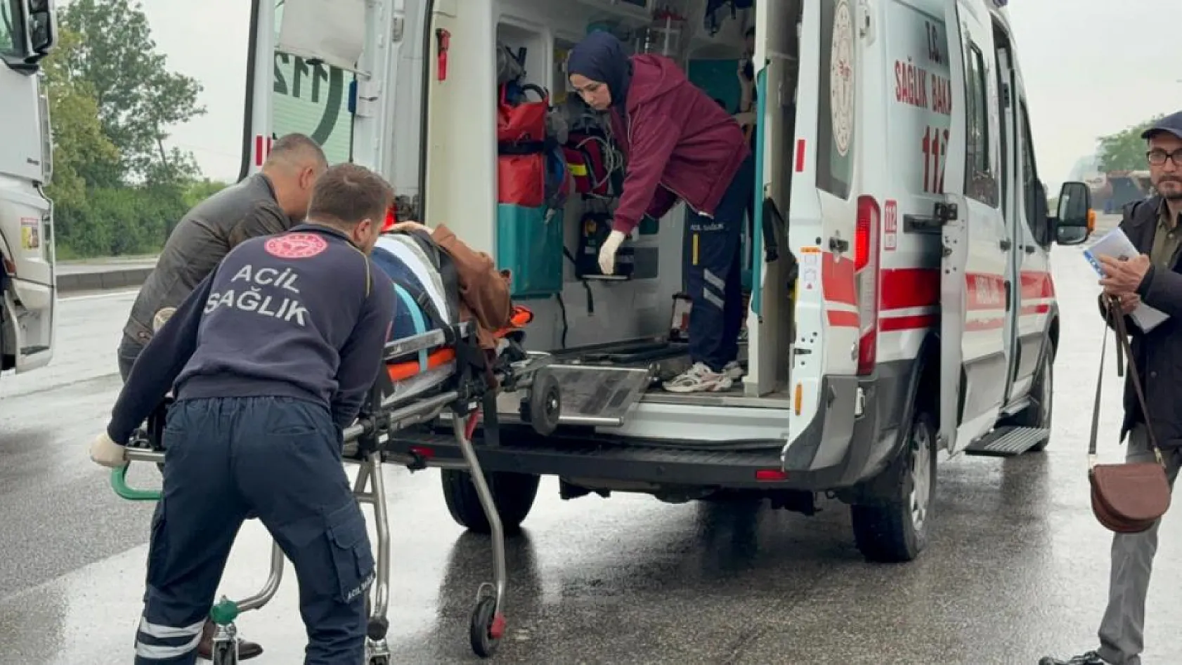 Yangın ihbarına giden itfaiye aracı zincirleme kazaya karıştı: 4 yaralı