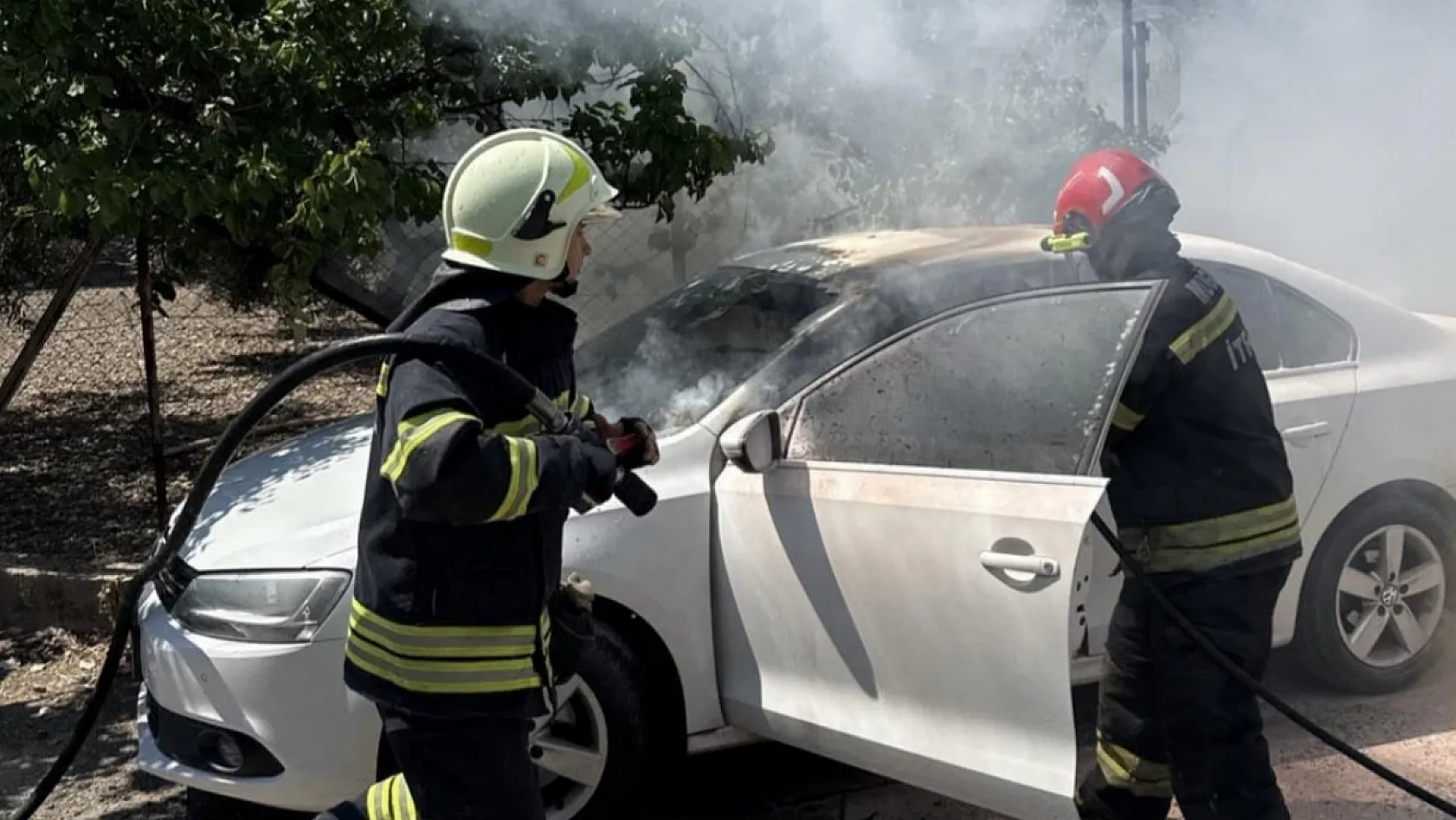 Fethiye'de araç yangını büyük maddi hasara yol açtı