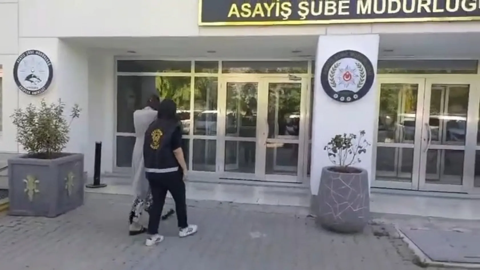 'Yardım' bahanesiyle 87 yaşındaki adama yaklaşan kadın, 10 bin lirasını çaldı