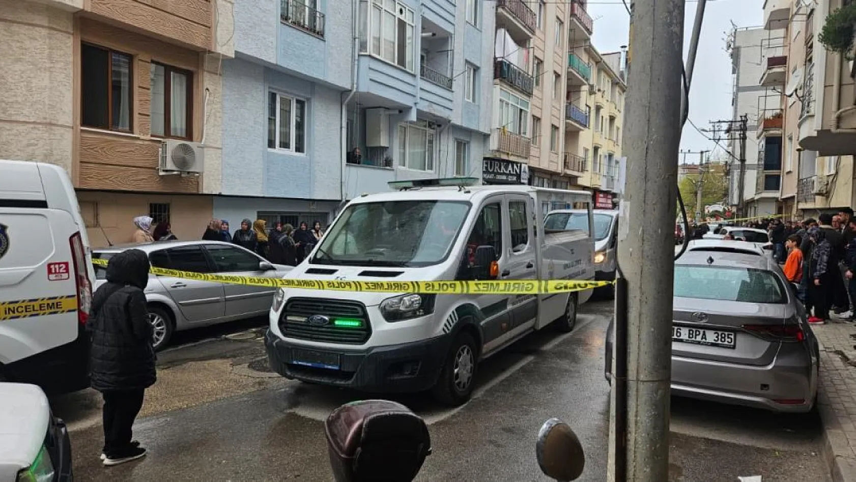 Yaşlı kadın evinde boğazı kesilmiş halde bulundu